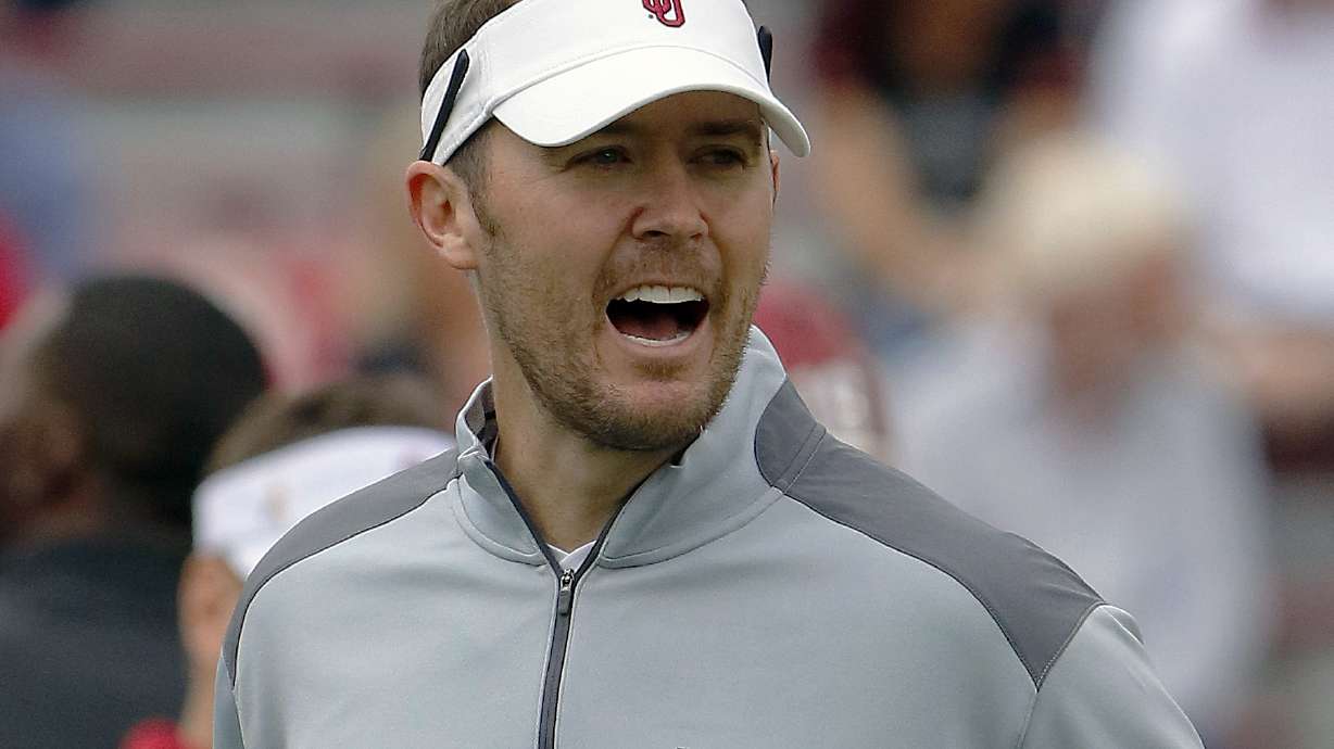 Sooners' Lincoln Riley wins Broyles Award