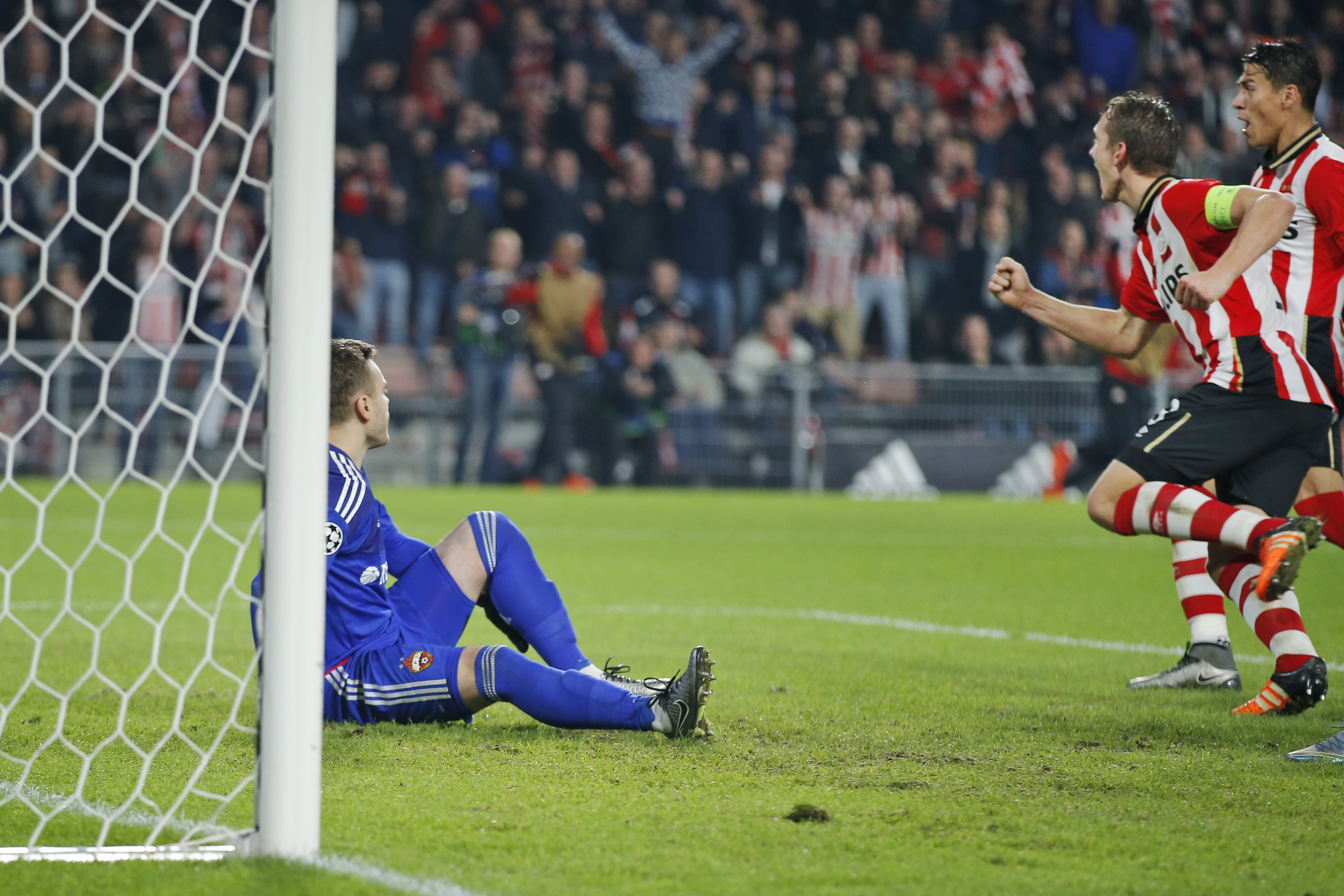 PSV beats CSKA Moscow 2-1 to advance in Champions League