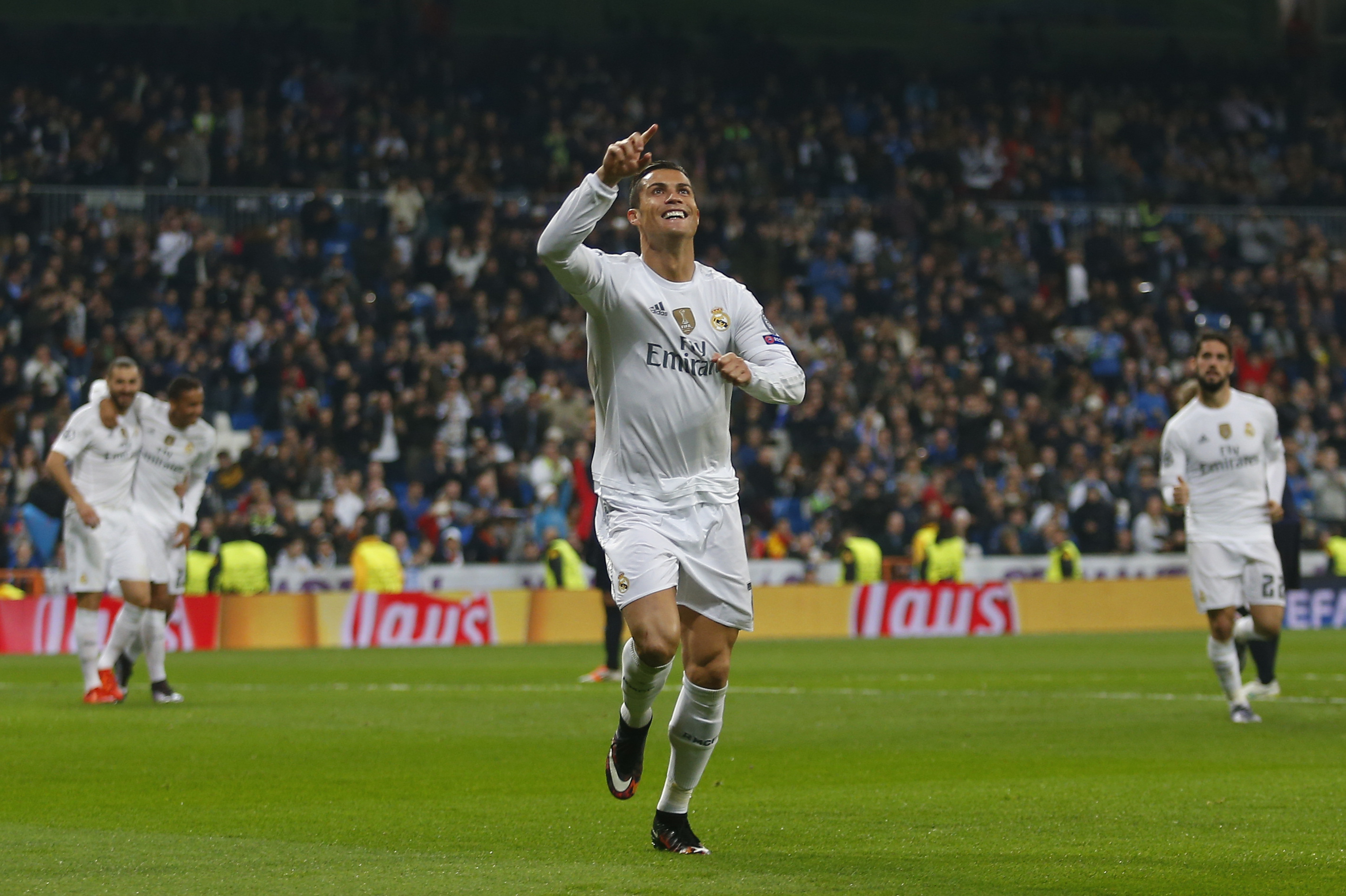 Ronaldo says he's staying at Real Madrid, defends Benitez