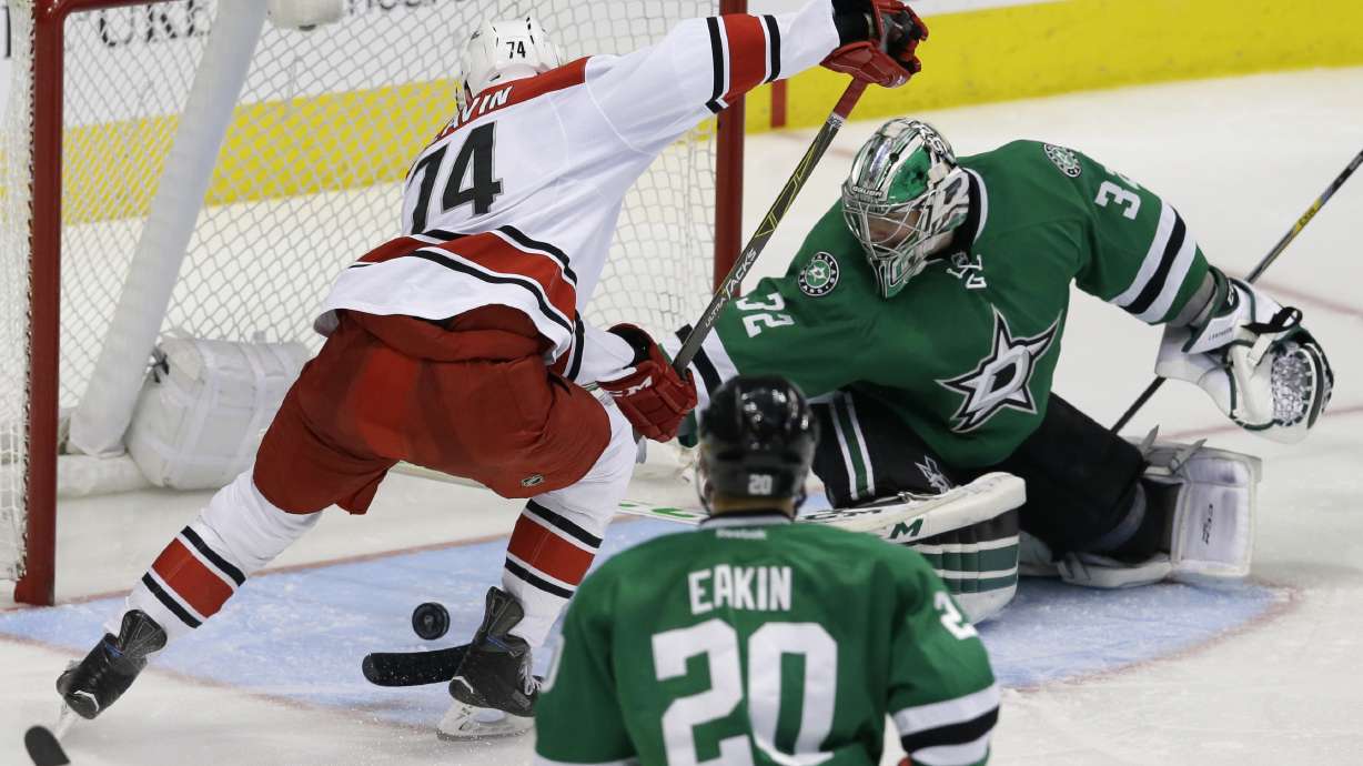 Sharp's late power-play goal helps Stars beat Hurricanes 6-5