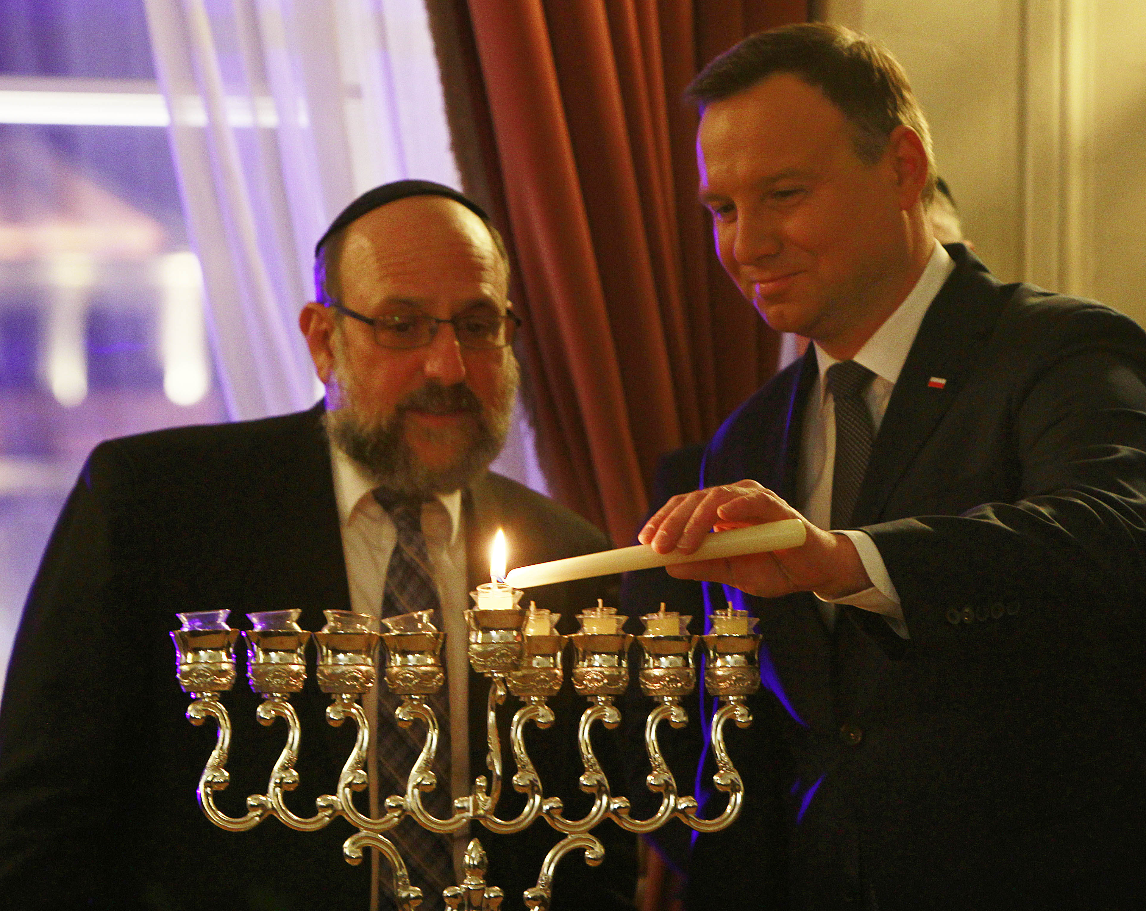 Poland's president lights Hanukkah candle