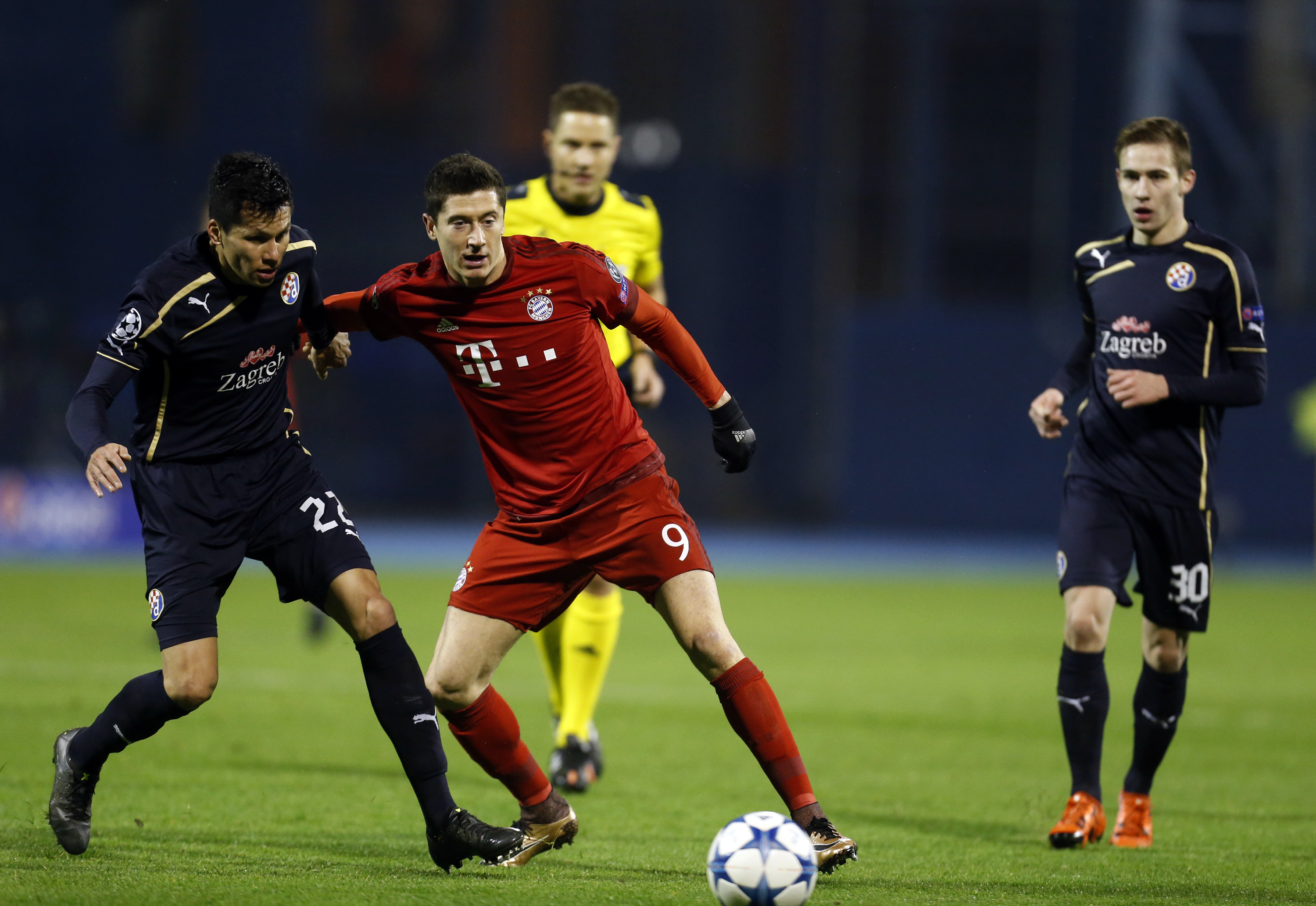 Lewandowski gives Bayern Munich 2-0 win at Dinamo Zagreb