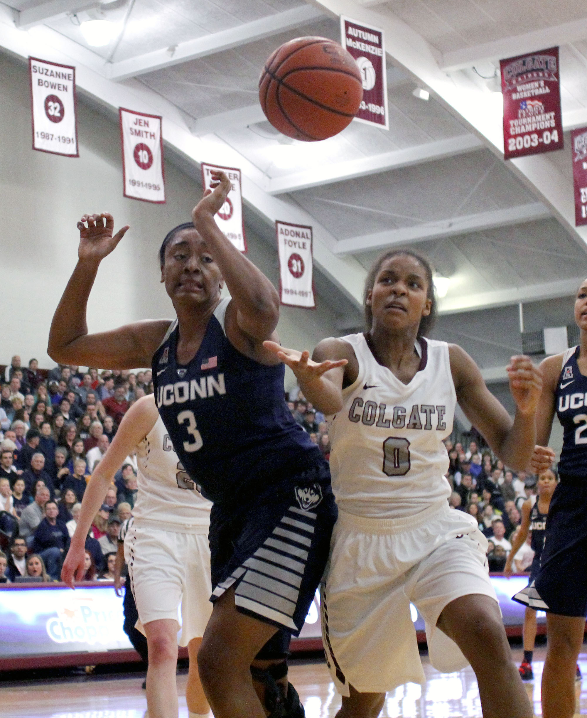 No. 1 UConn brushes off Colgate 94-50 for 44th straight win