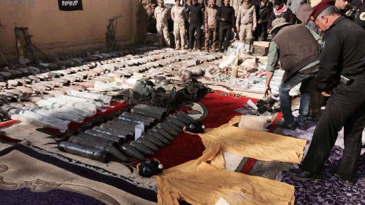 IS destroys bridge as Iraqi forces close in on Ramadi