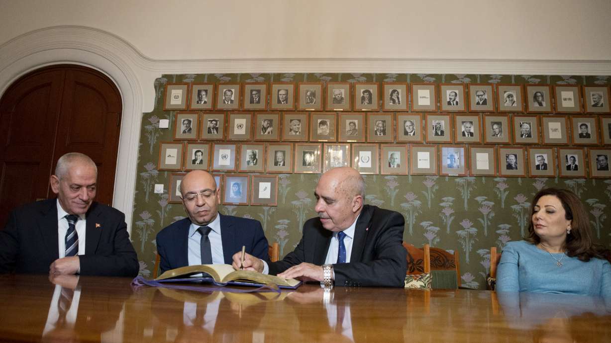 Tunisian democracy group collects 2015 Nobel Peace Prize