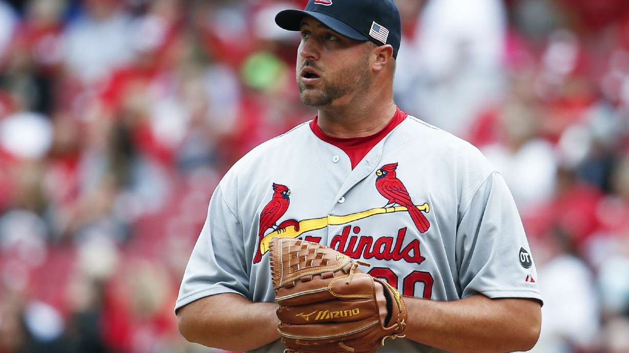 Broxton and Cardinals agree to $7.5 million, 2-year deal