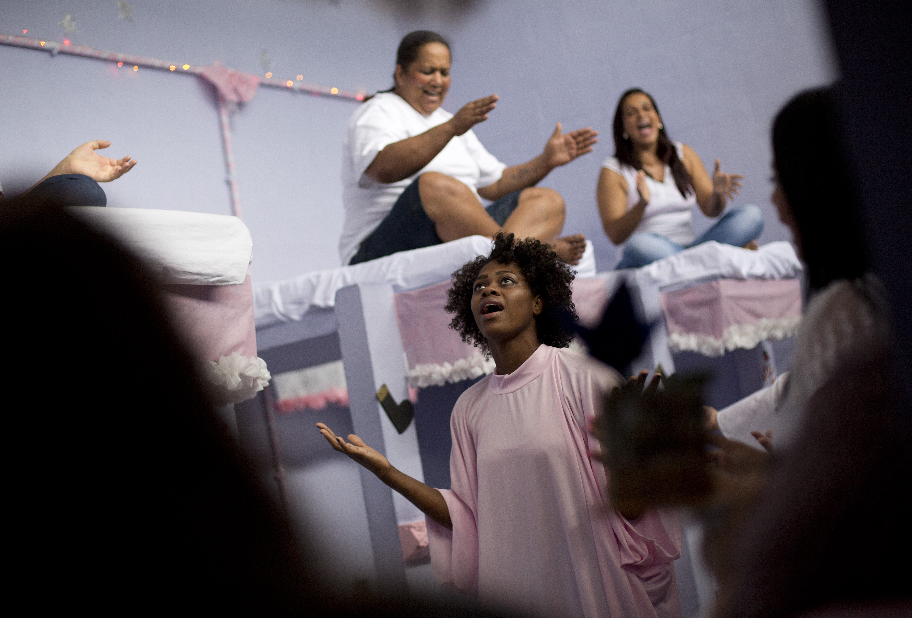 Inmate contest brings holiday cheer to Brazil prison