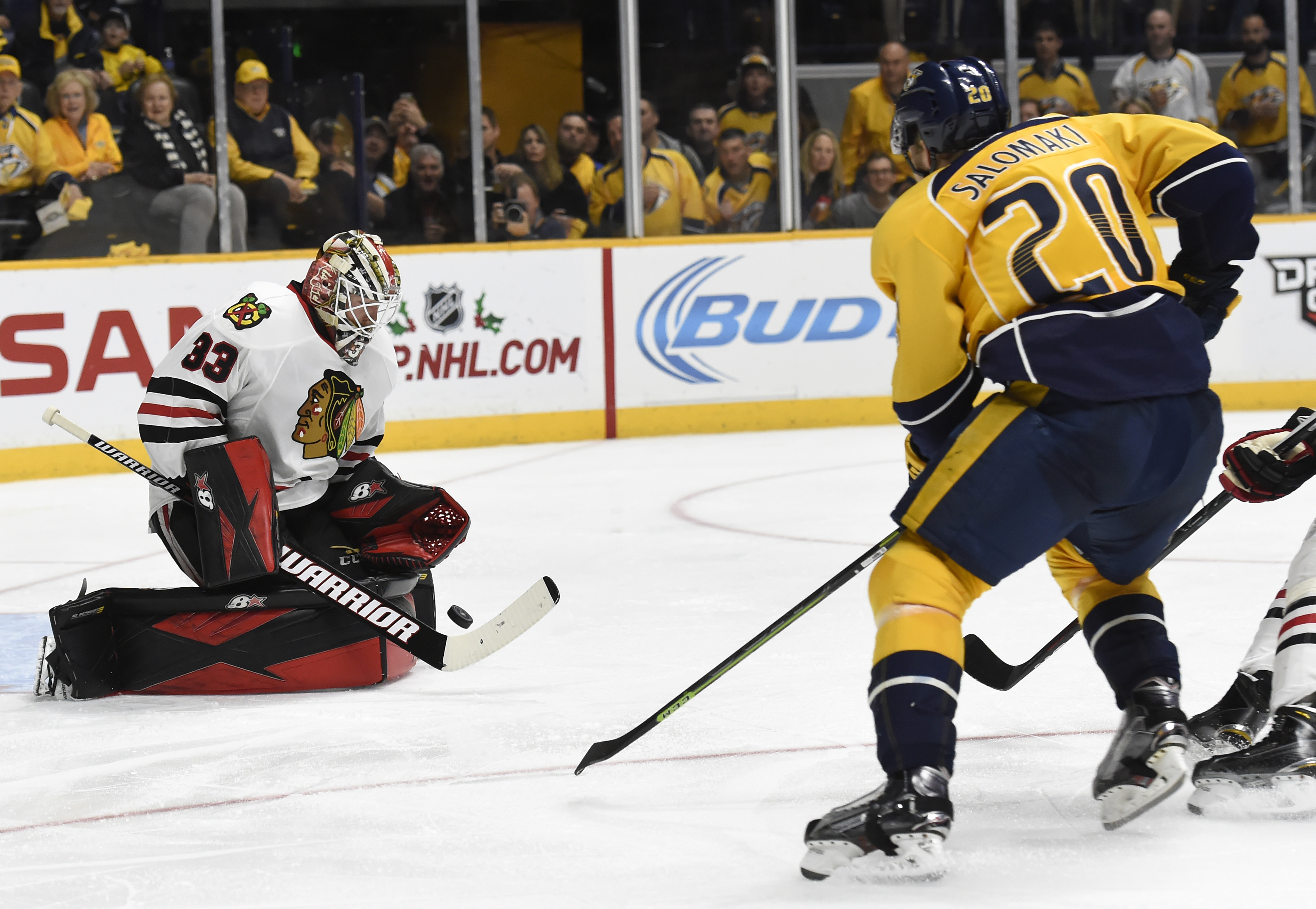 Preds beat Blackhawks 5-1, Kane extends streak to 24 games