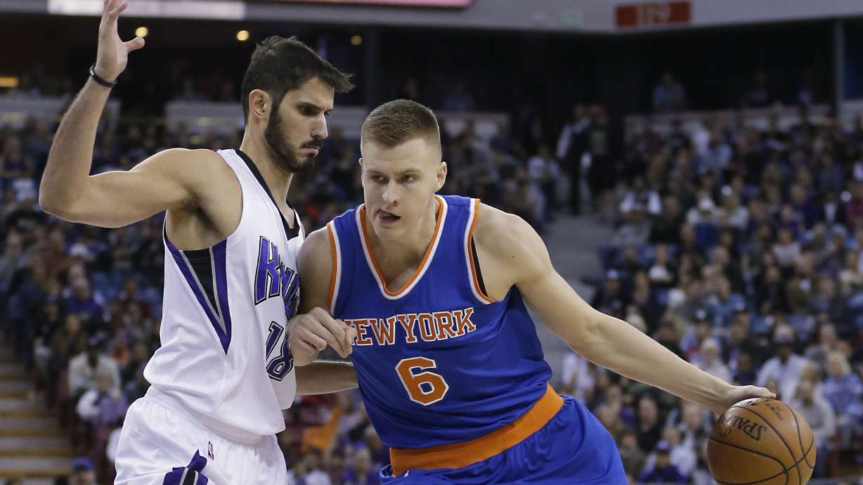 Rondo's dunk helps lead Kings past Knicks, 99-97