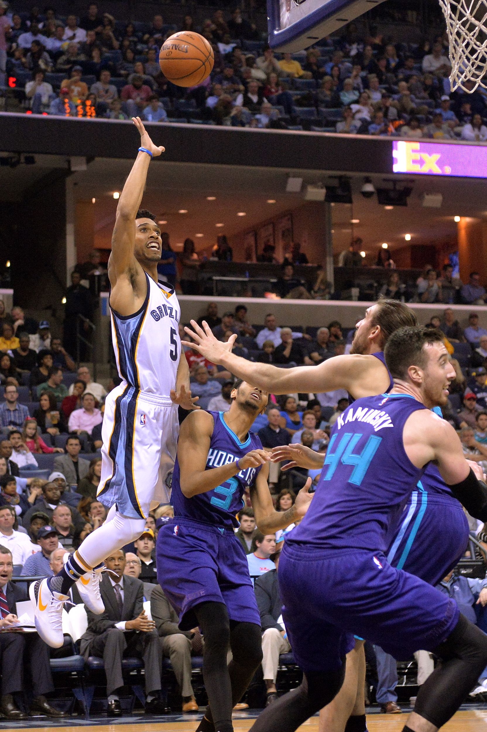 Walker, Batum lead Hornets past Grizzlies 123-99