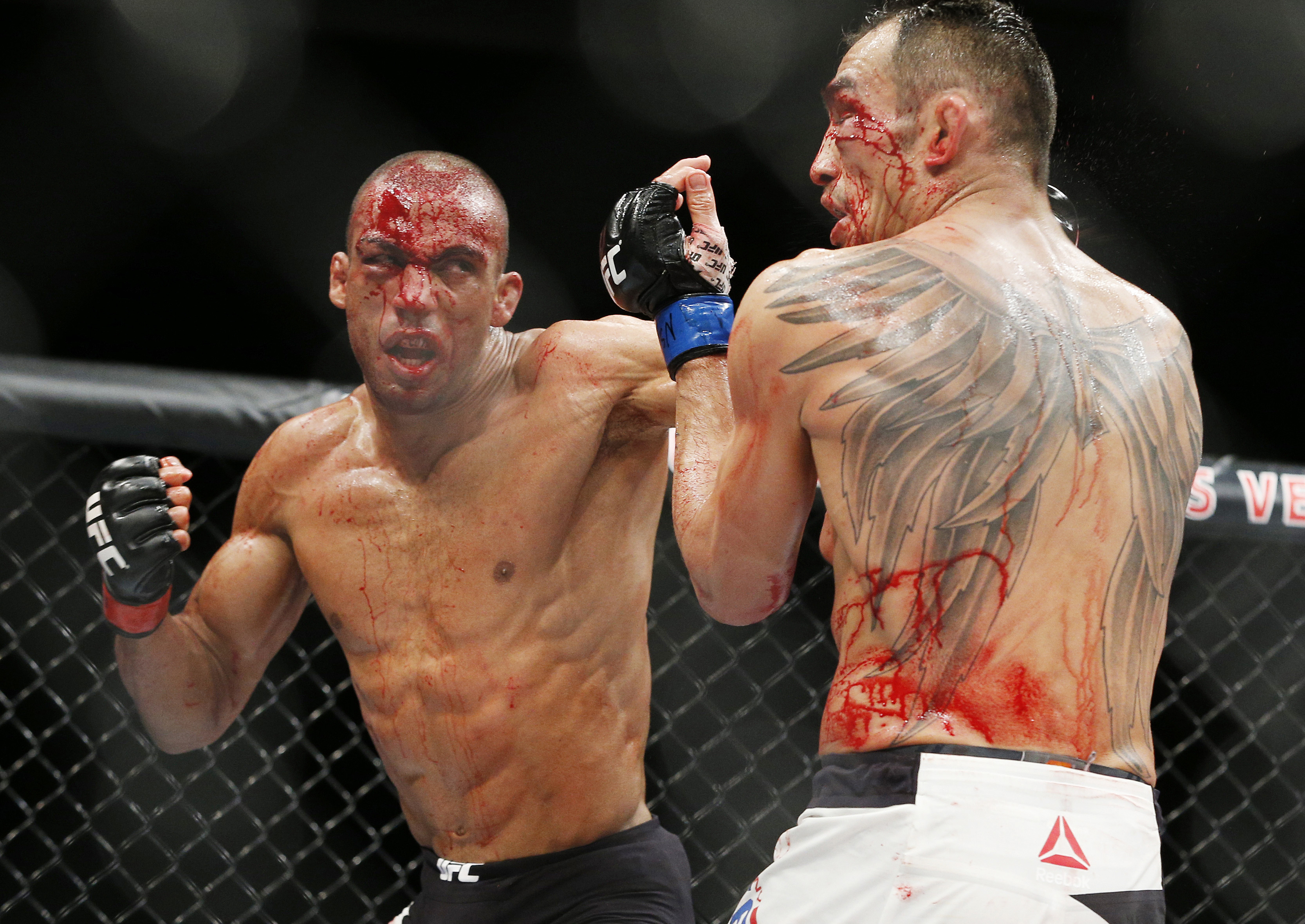 Frankie Edgar stops Mendes in 1st rd, earns UFC title shot
