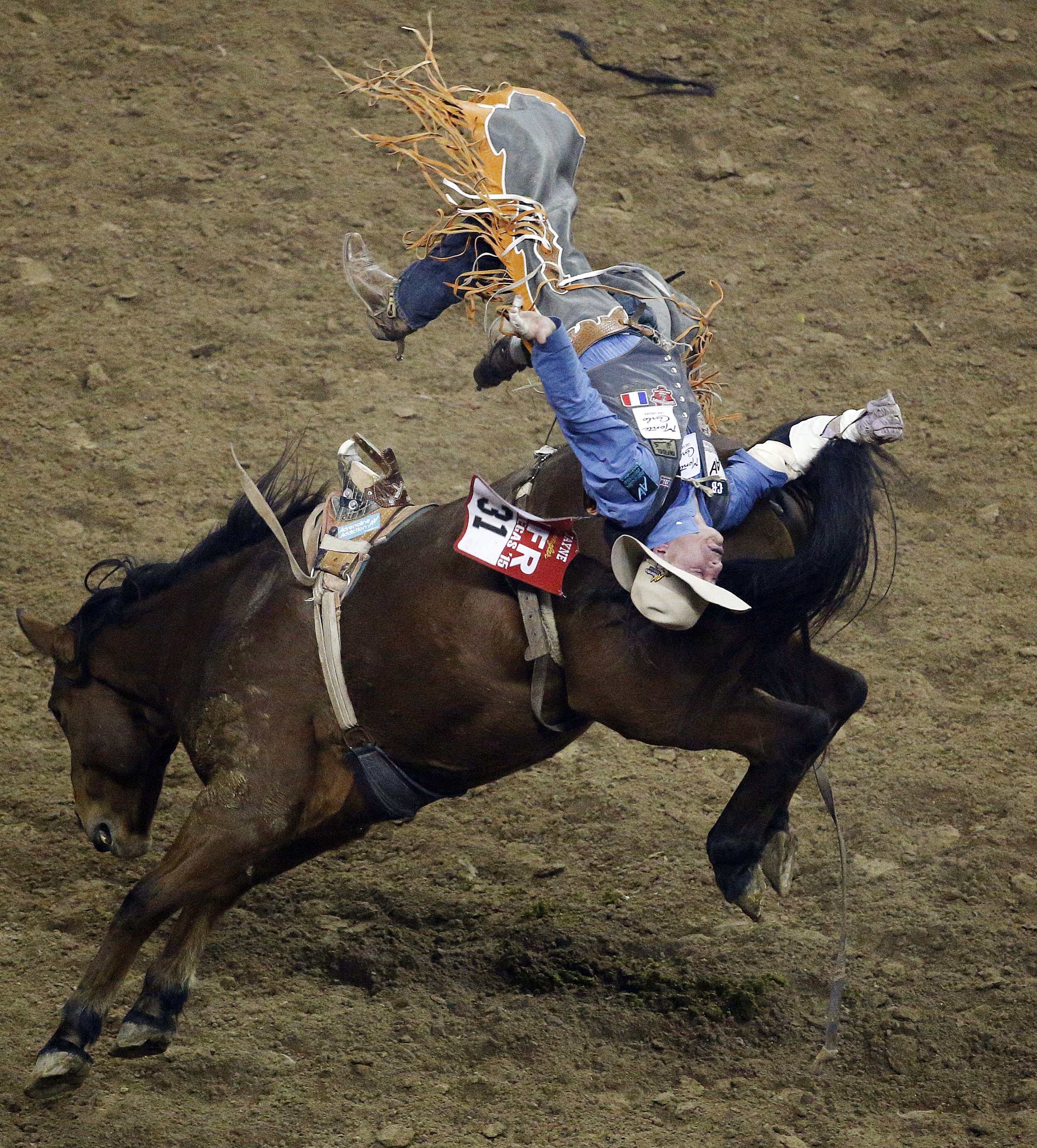 Kimzey wins 2nd straight world bull riding title
