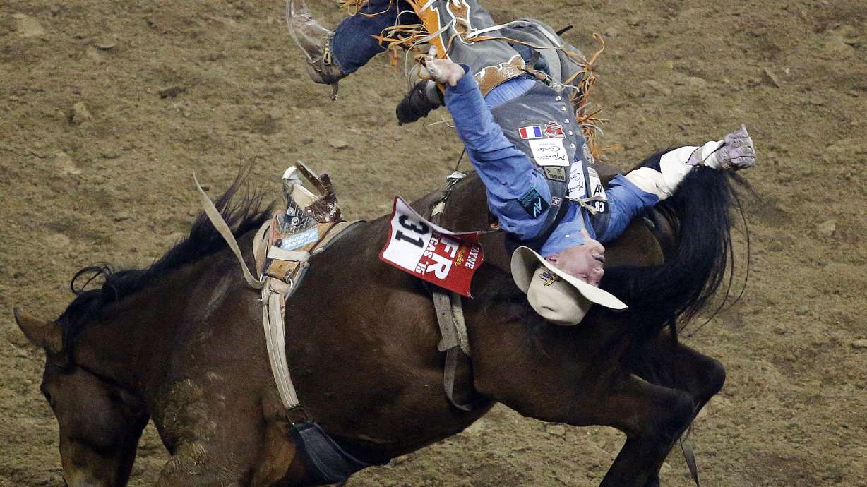 Kimzey wins 2nd straight world bull riding title