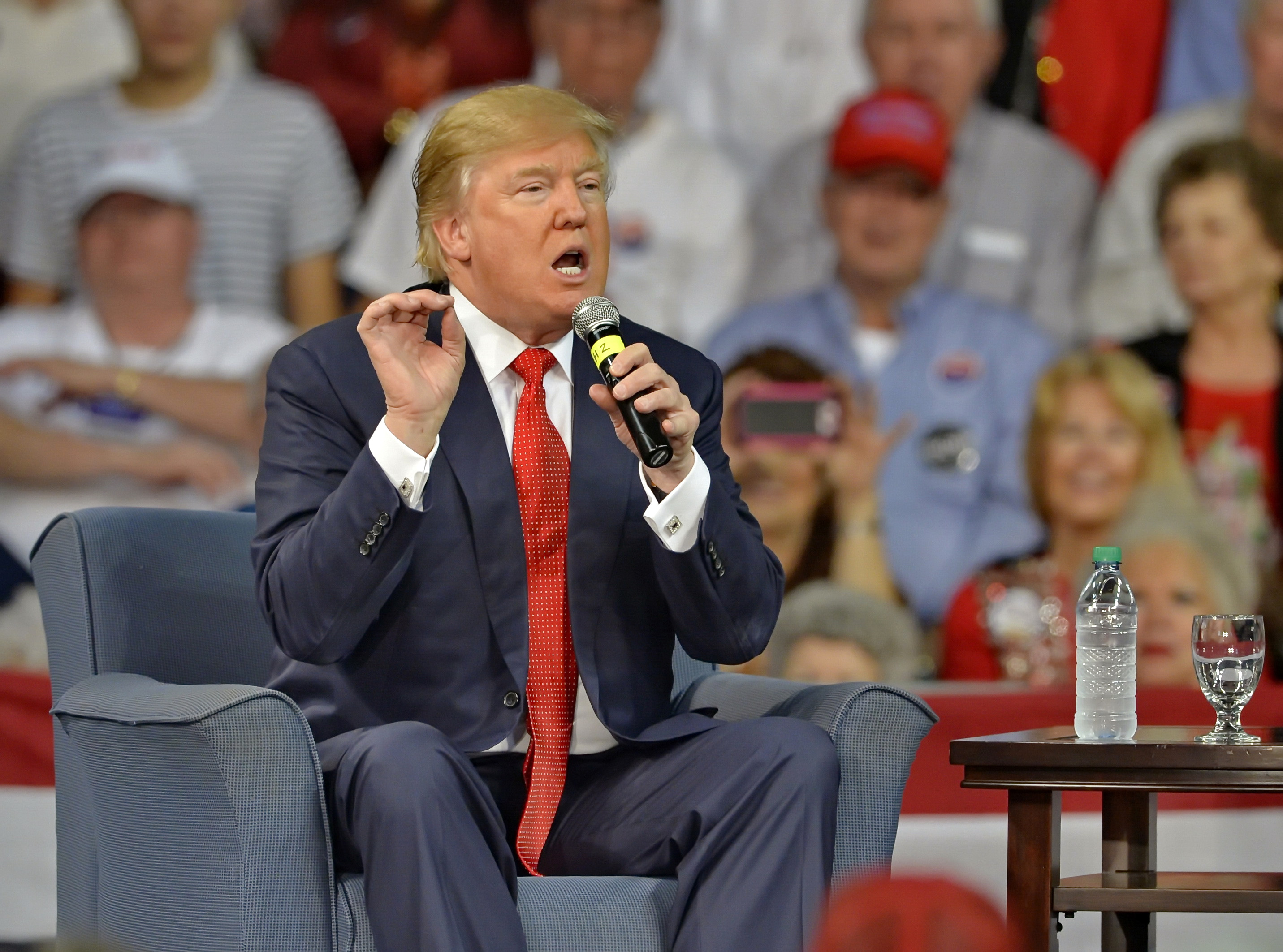 Trump: Roberts 'disgraceful' on high court; Thomas favorite