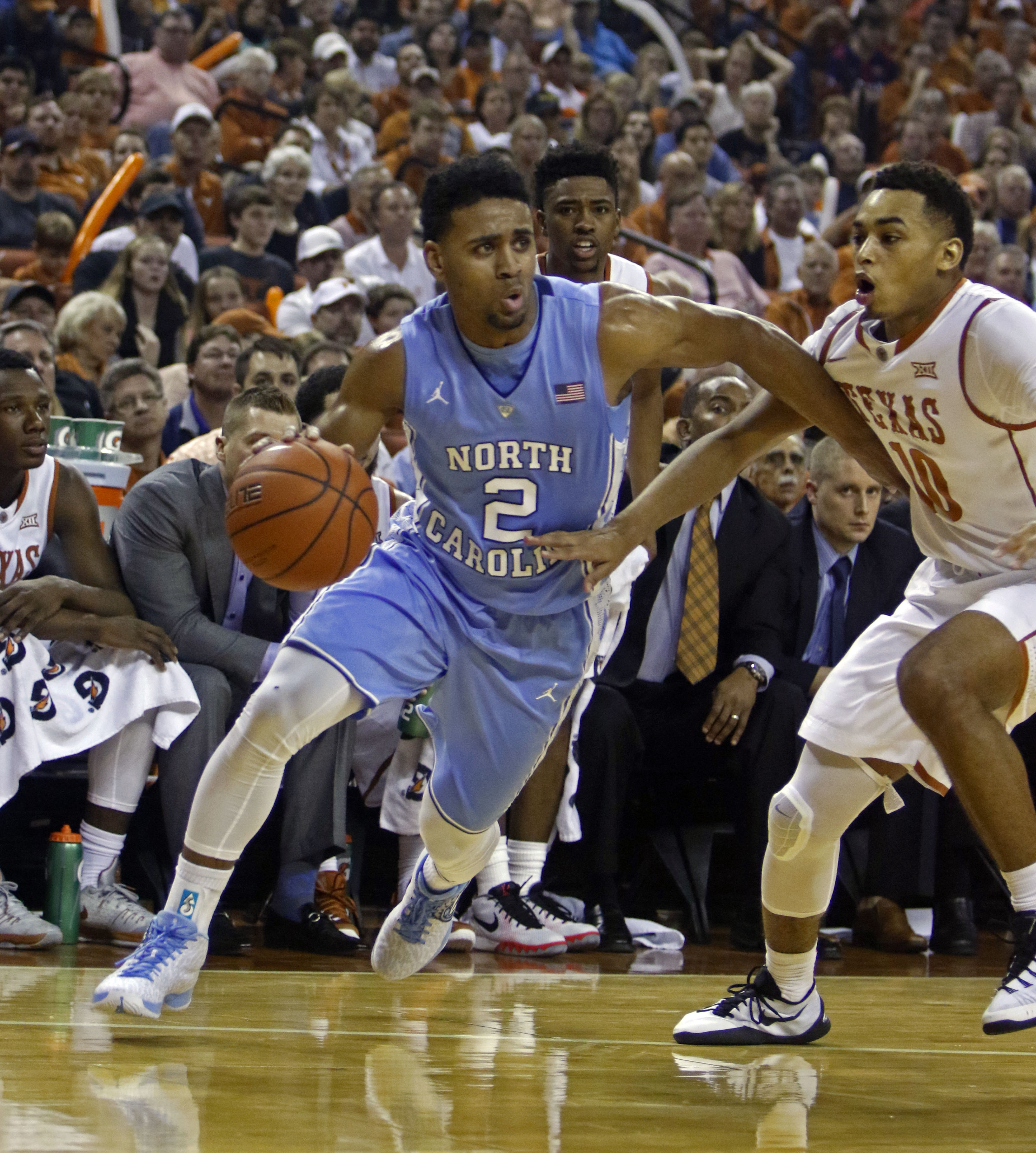 Felix hits at buzzer, Texas beats No. 3 North Carolina 84-82