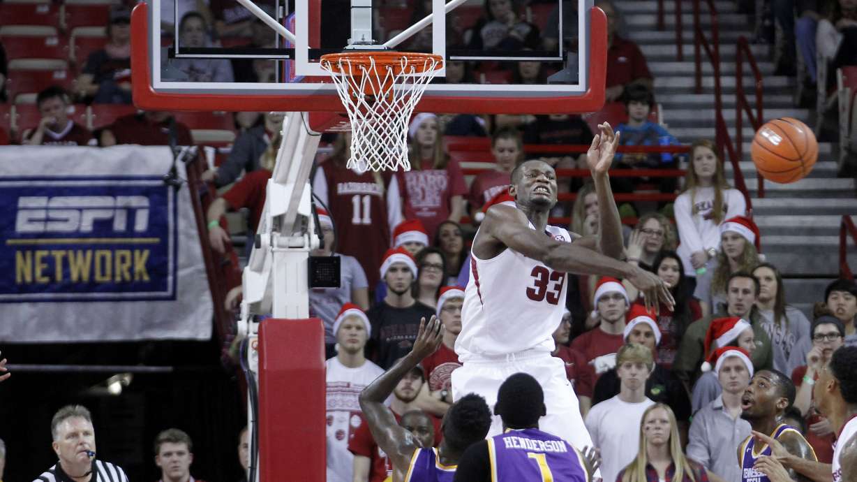 Kingsley's career night leads Arkansas past Tennessee Tech