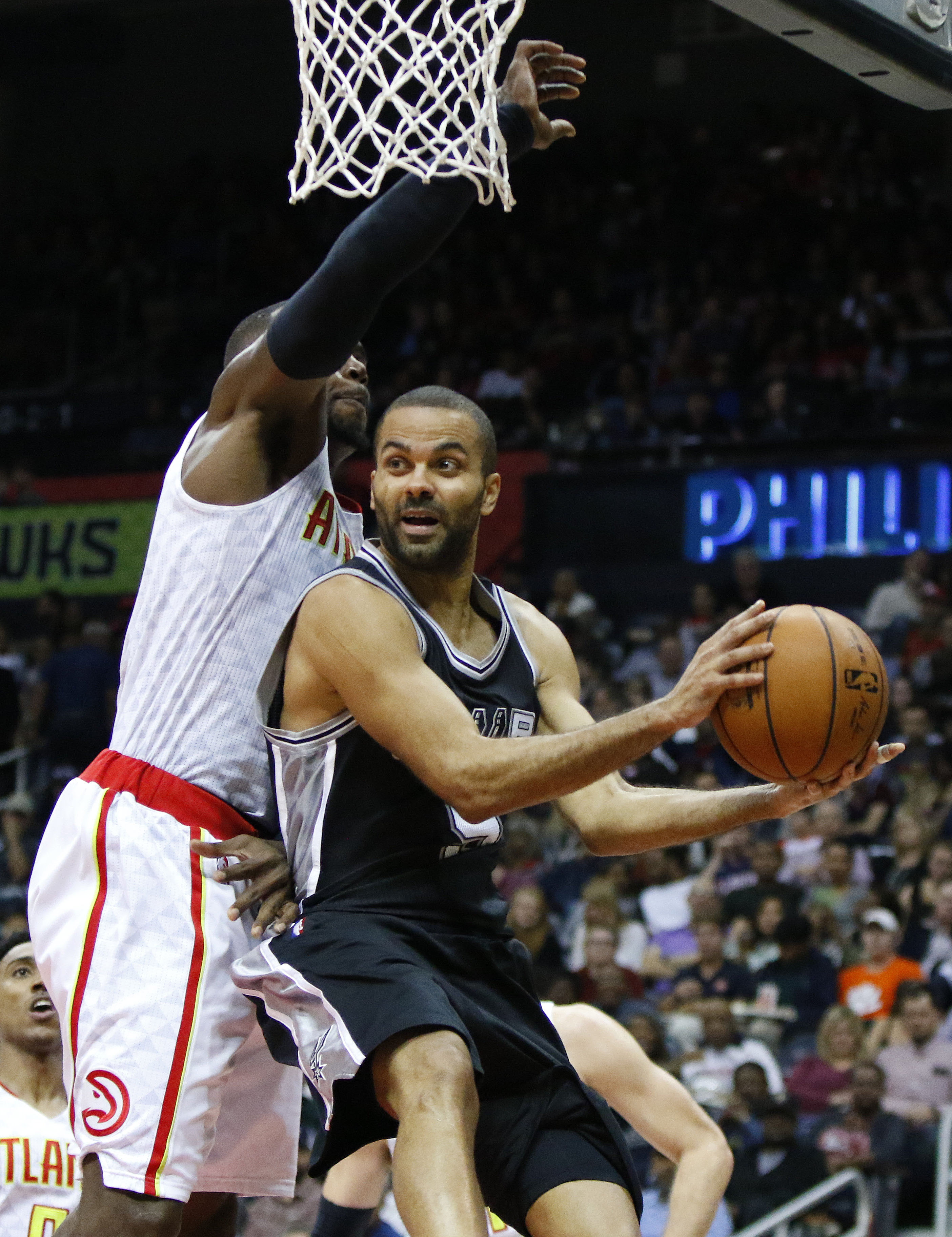 Spurs' defense overpowers Hawks in 103-78 win