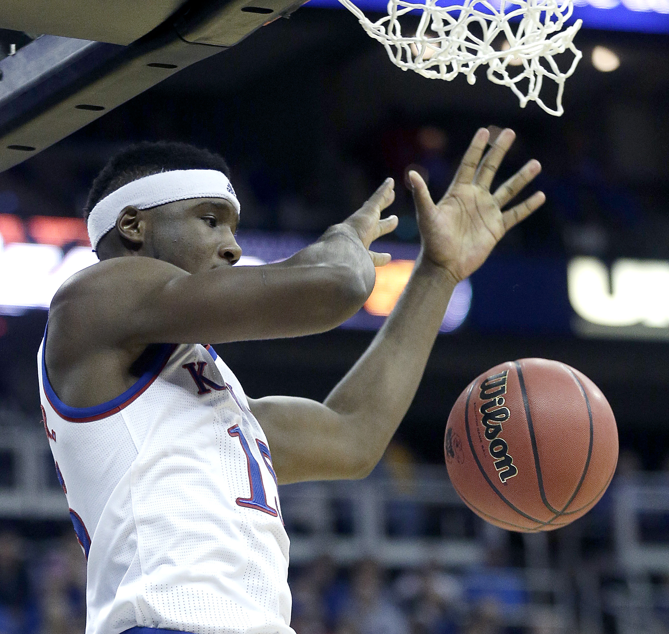 No. 2 Kansas uses big second half to beat Oregon State 82-67