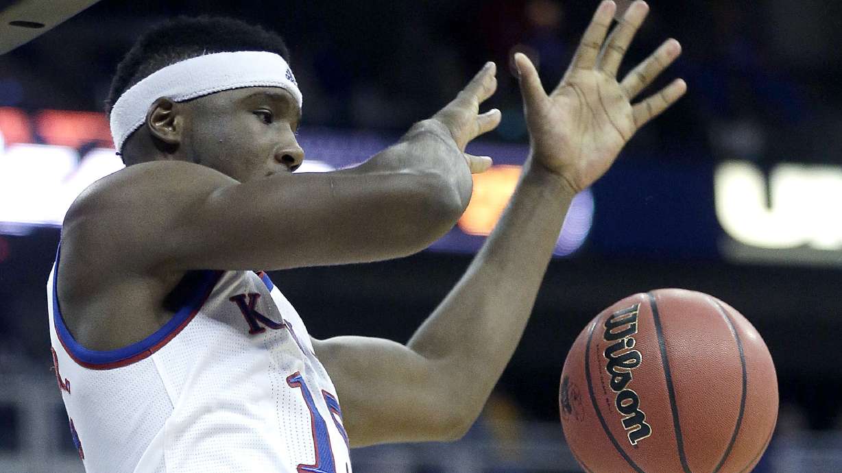No. 2 Kansas uses big second half to beat Oregon State 82-67