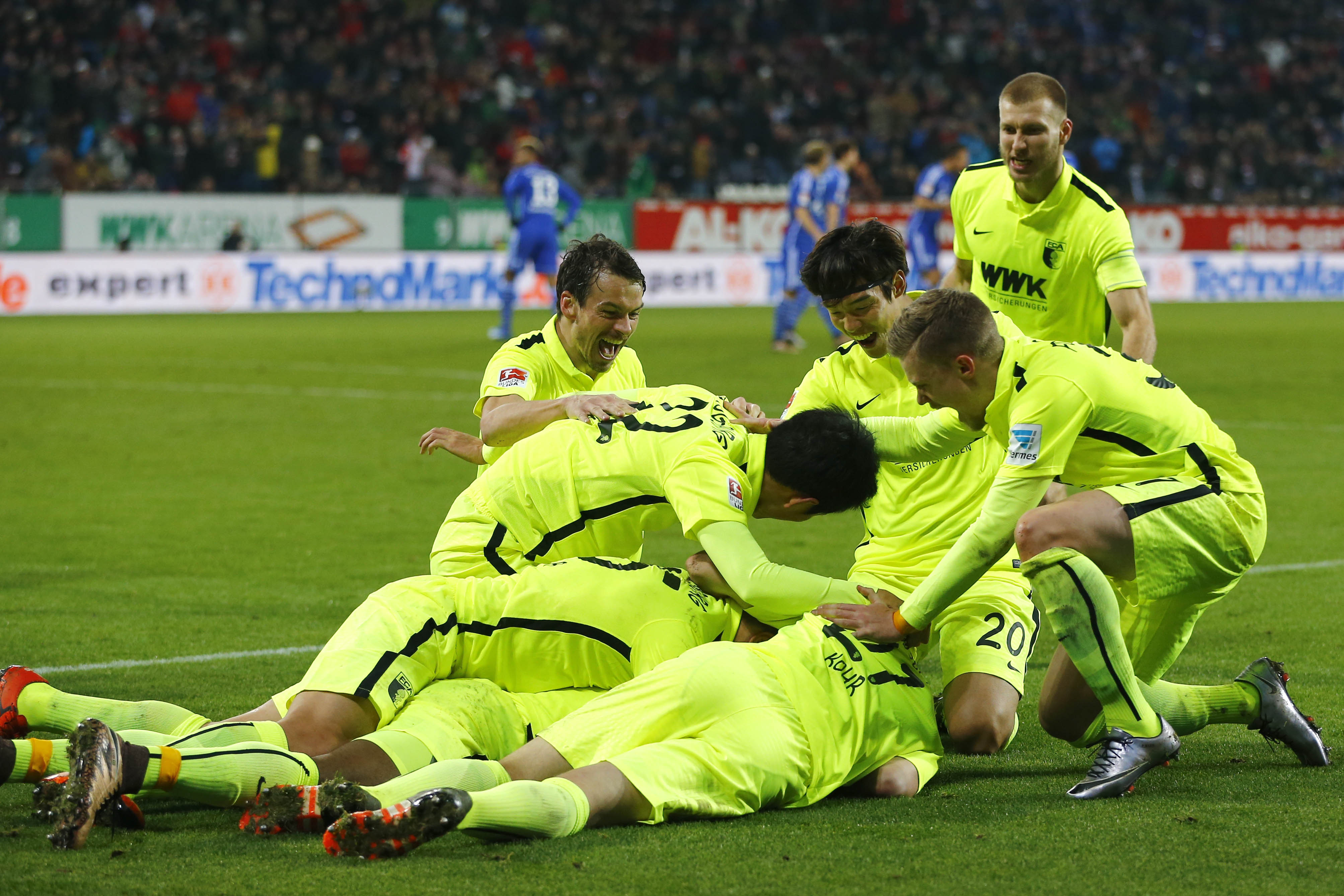 Dortmund beats Frankfurt 4-1 to cut Bayern's Bundesliga lead