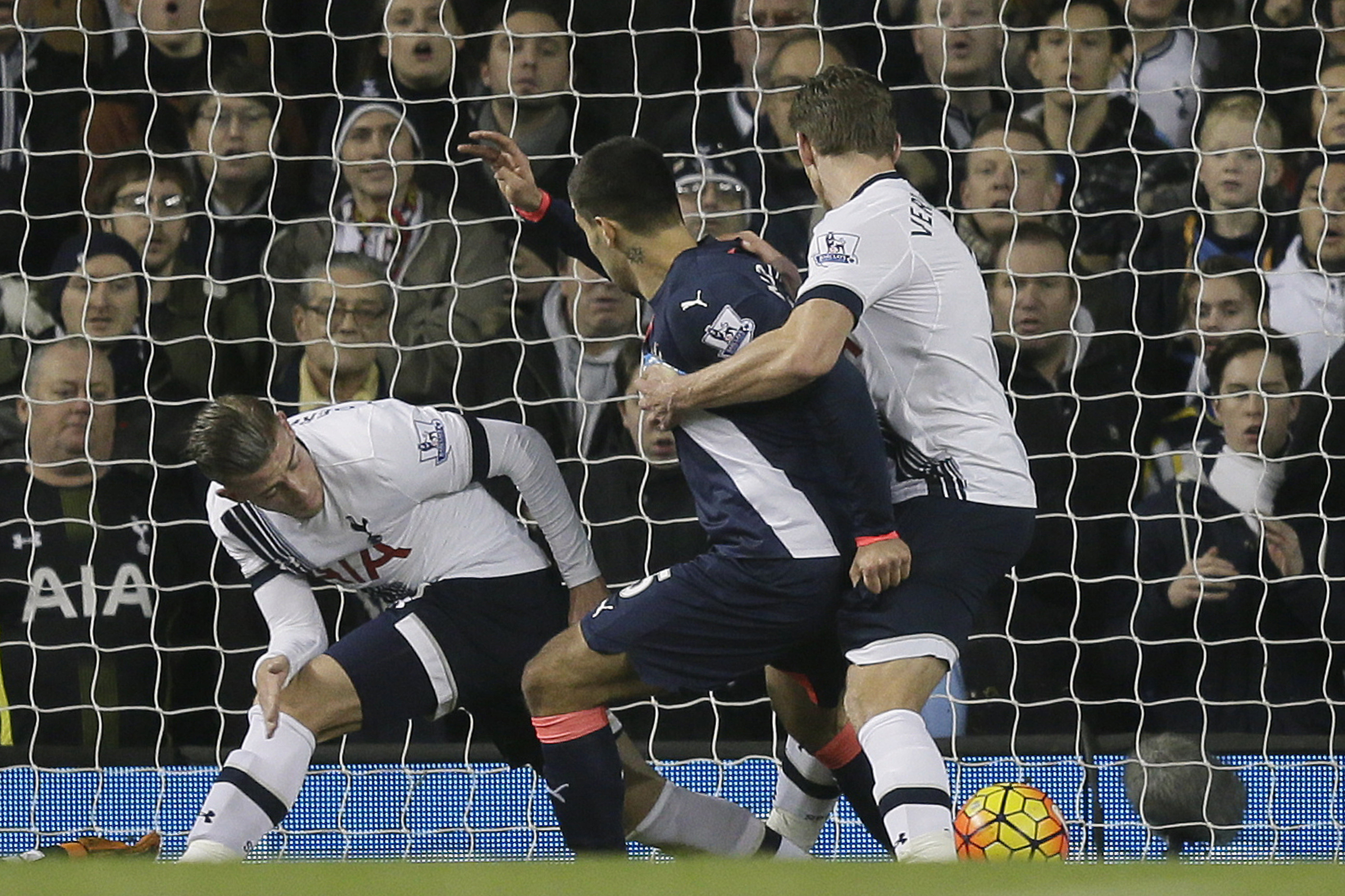 Newcastle out of drop zone after stunning Tottenha