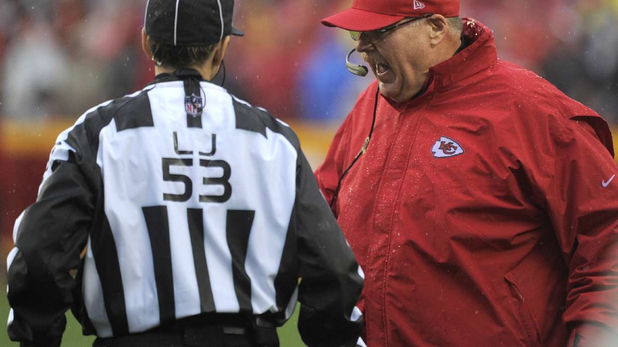 Chiefs' goal-line stand preserves 10-3 victory over Chargers