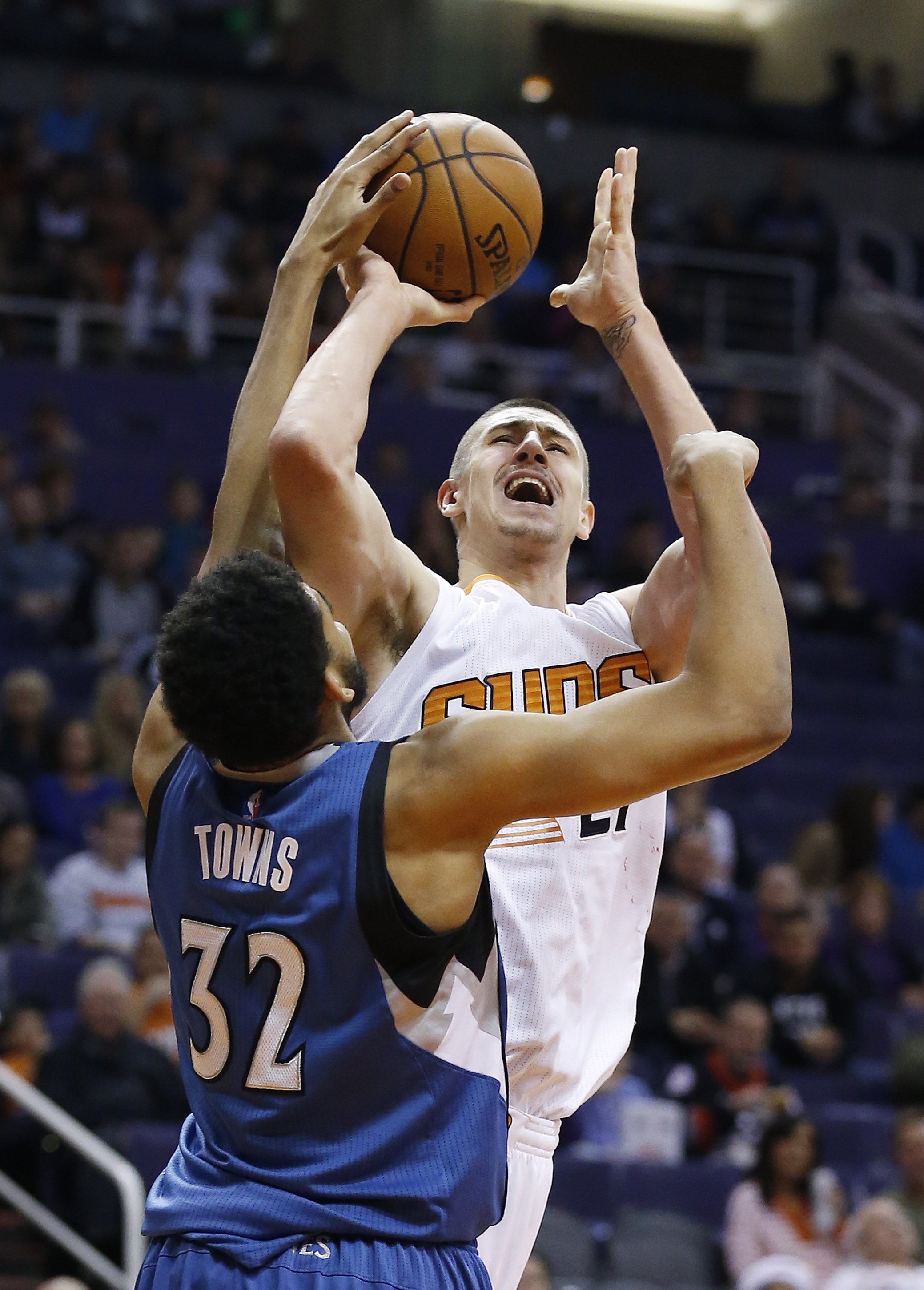 Knight's 25 points lead Suns over Timberwolves 108-101