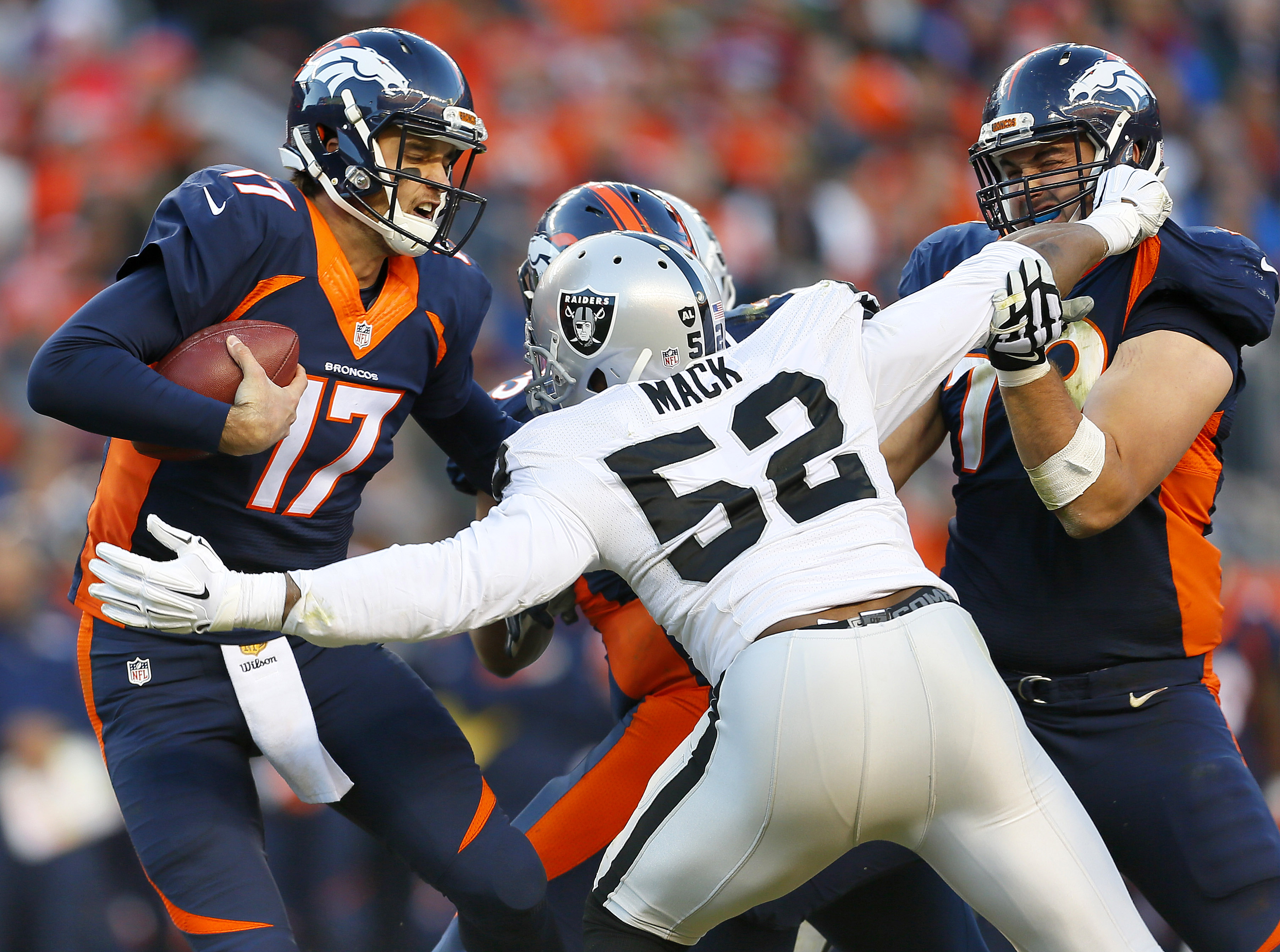 Mack, Carr lead Raiders over Broncos 15-12