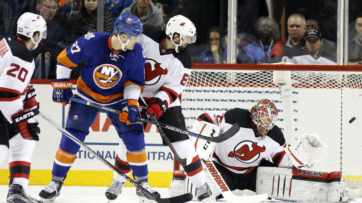 Zidlicky, Greiss lead Islanders past Devils, 4-0