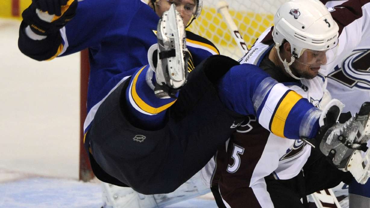 Varlamov has season-high 42 saves, Avalanche beat Blues 3-1