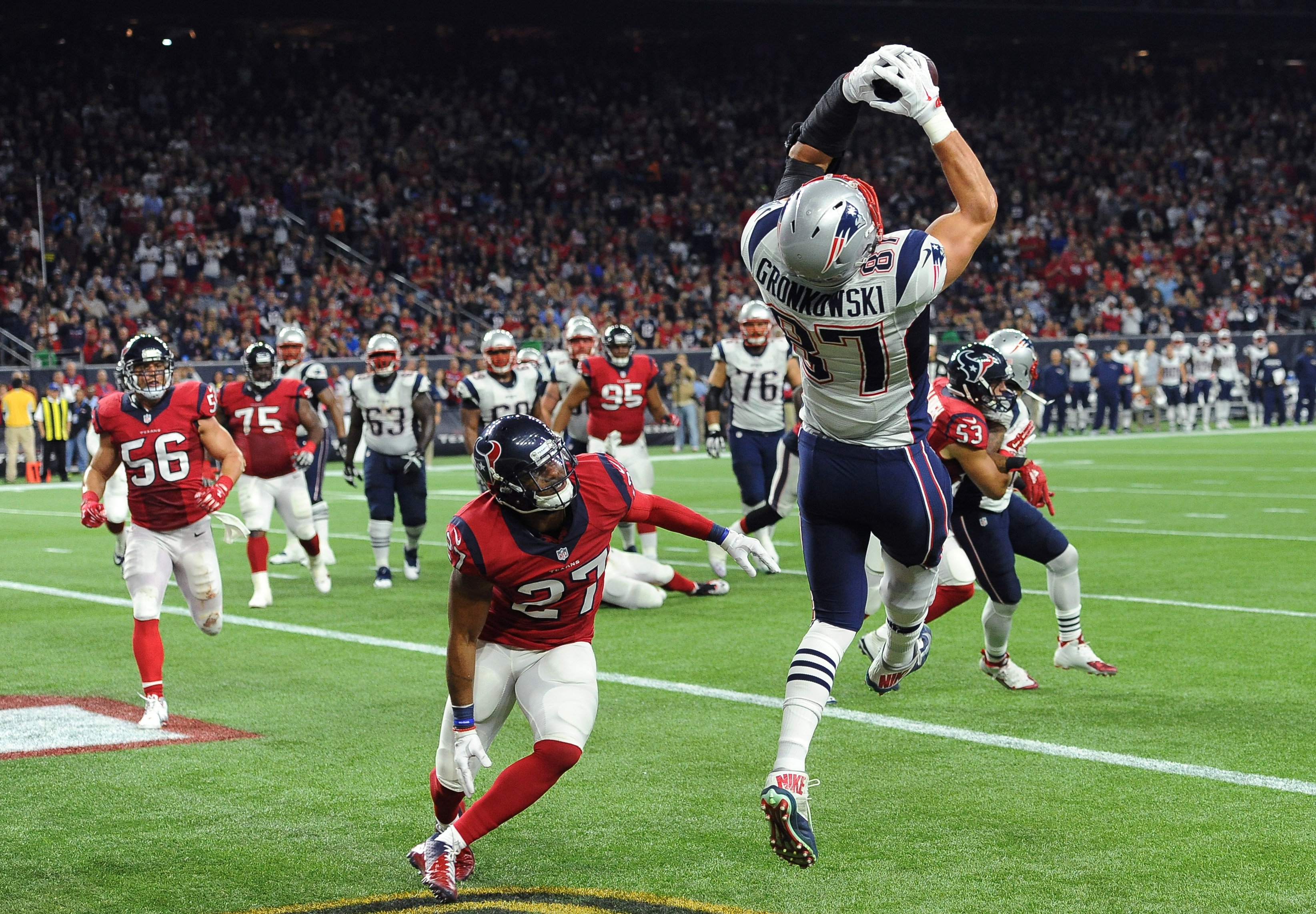 Patriots clinch playoff spot with 27-6 win over Texans