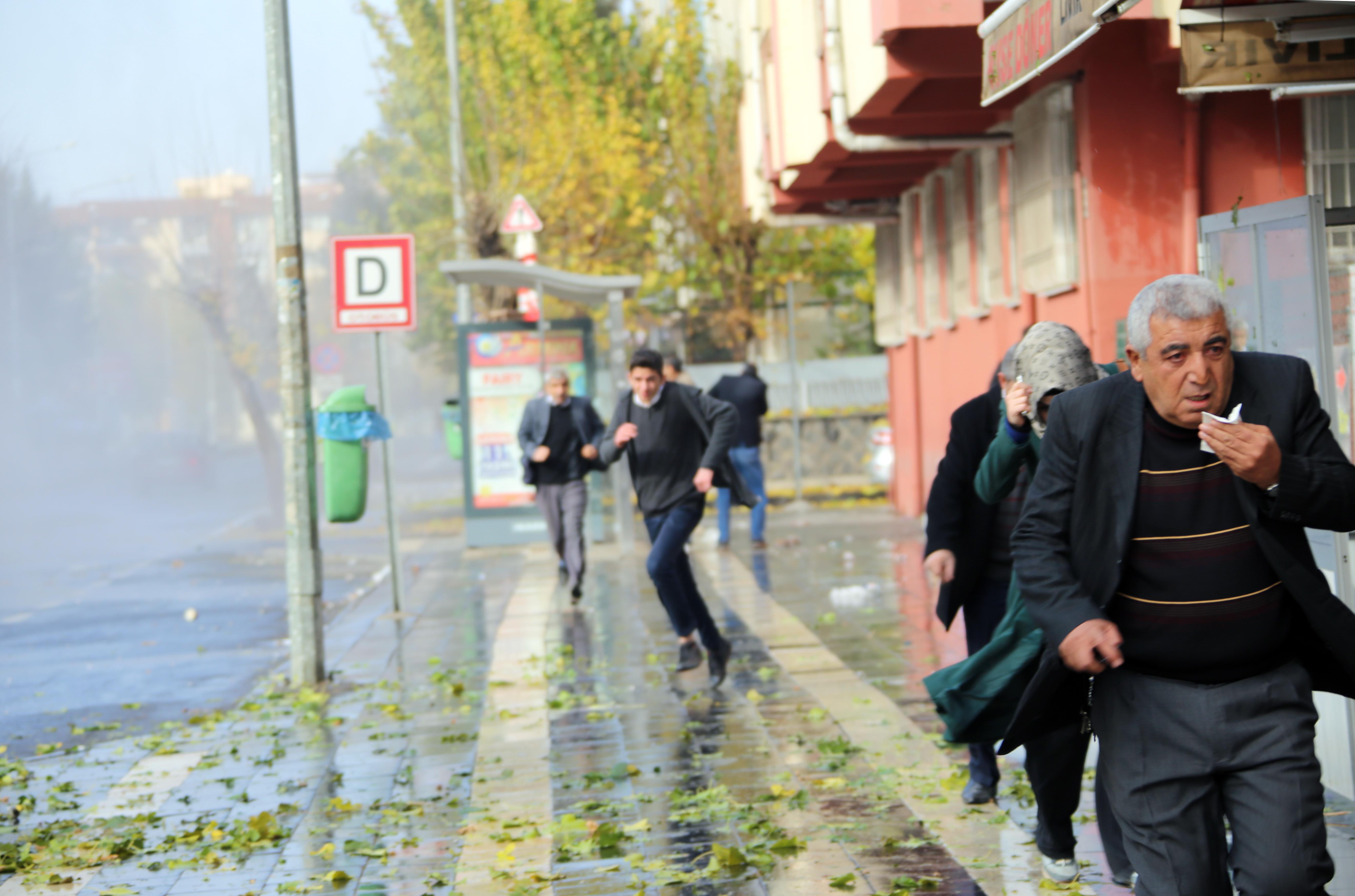 2 killed in clashes in Turkey as Kurds denounce curfew