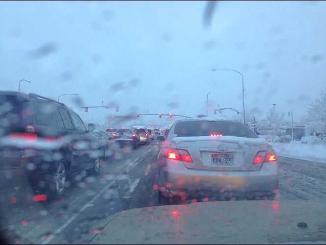 Tormenta de nieve azota Utah: Cortes de luz, cierres escolares, accidentes de tráfico
