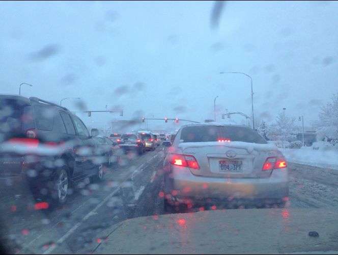 Tormenta de nieve azota Utah: Cortes de luz, cierres escolares, accidentes de tráfico