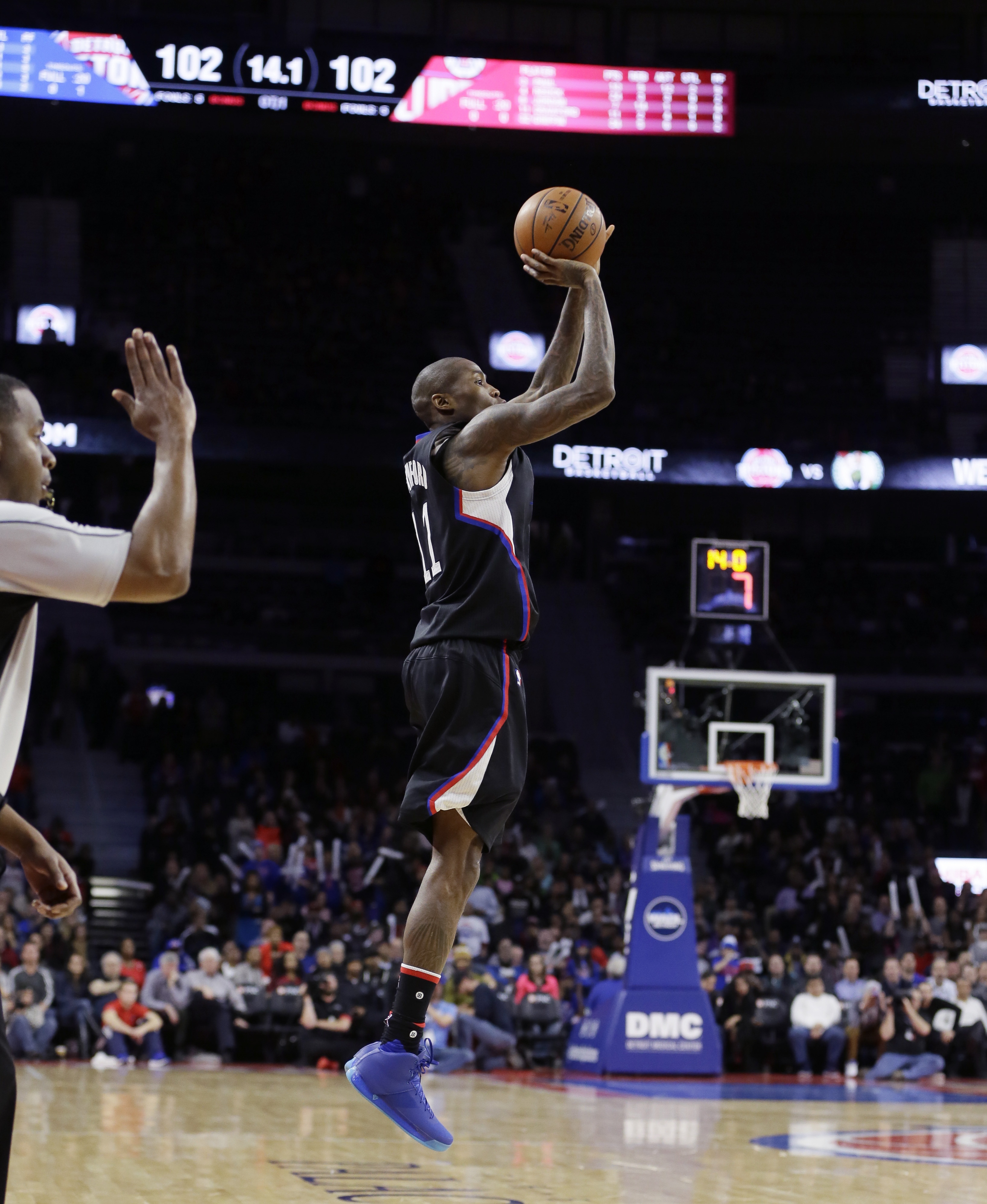 Crawford's late 3 in overtime lifts Clippers over Pistons