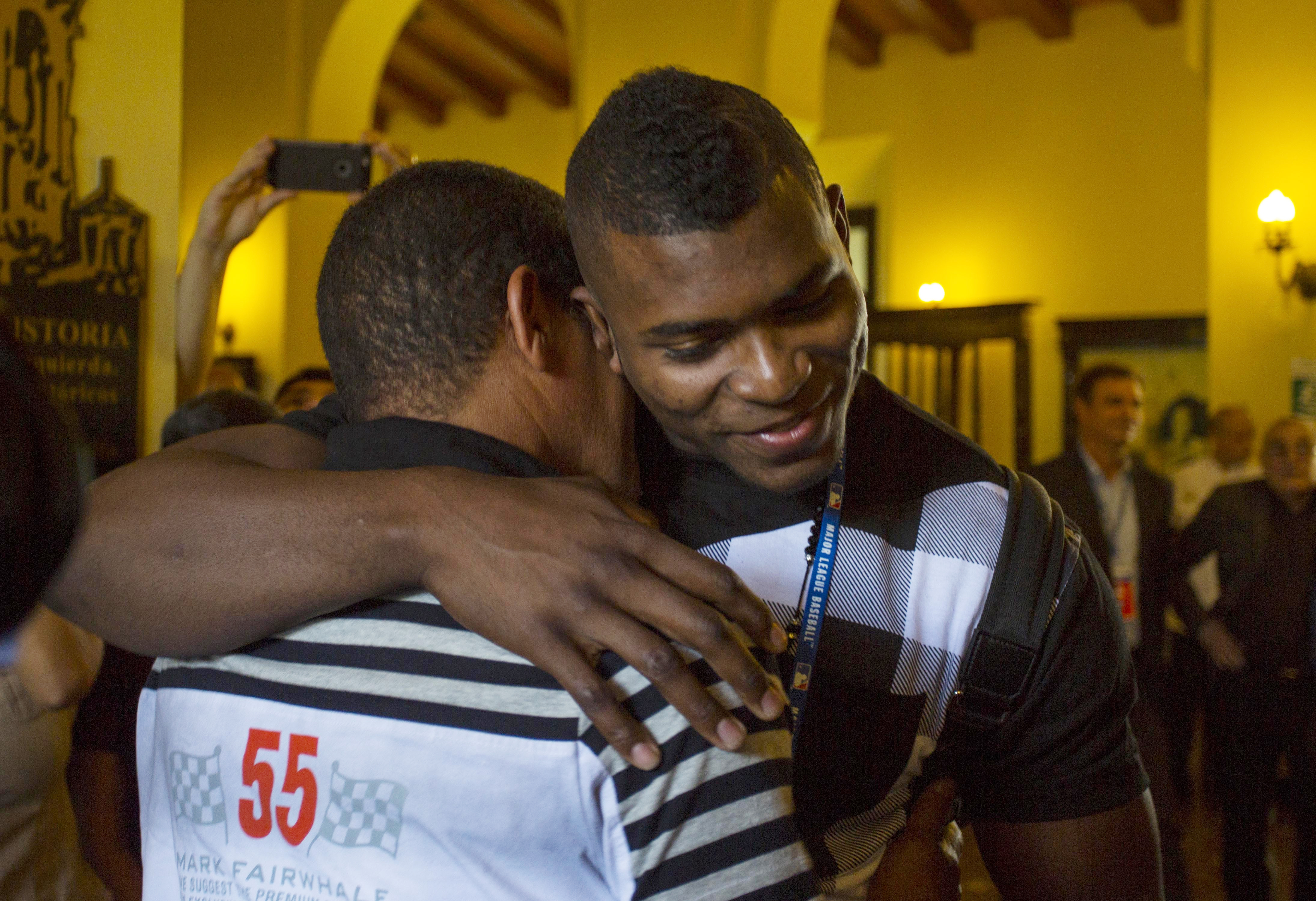 Triumphant return for Cuban baseball defectors Puig, Abreu