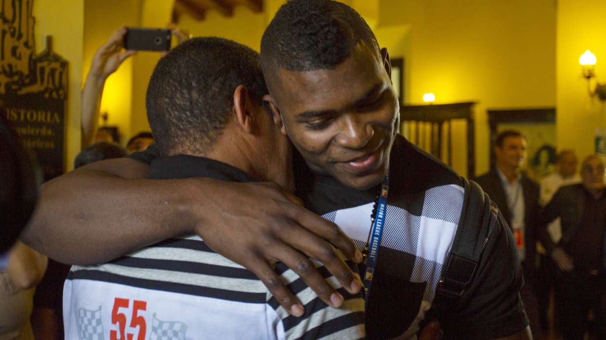 Triumphant return for Cuban baseball defectors Puig, Abreu