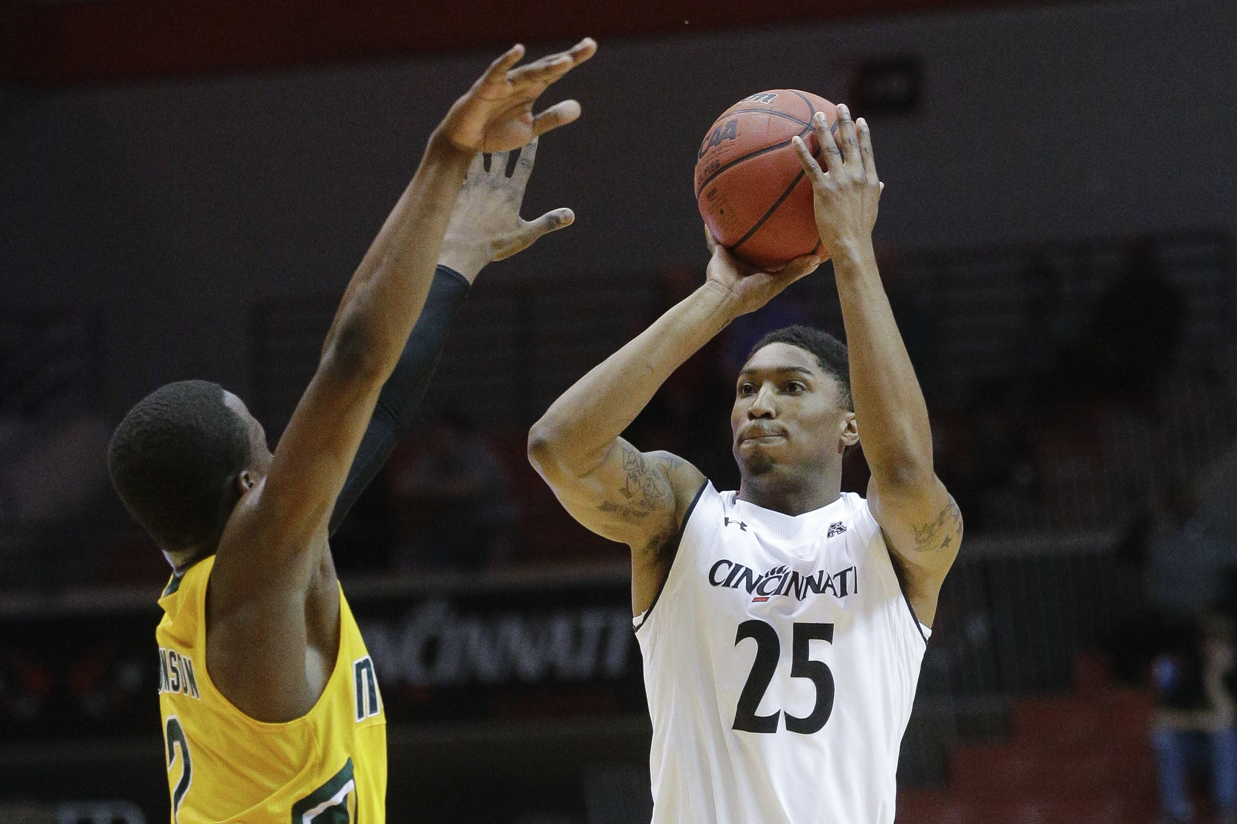 Cobb scores 20, No. 23 Cincinnati beats Norfolk State 75-59