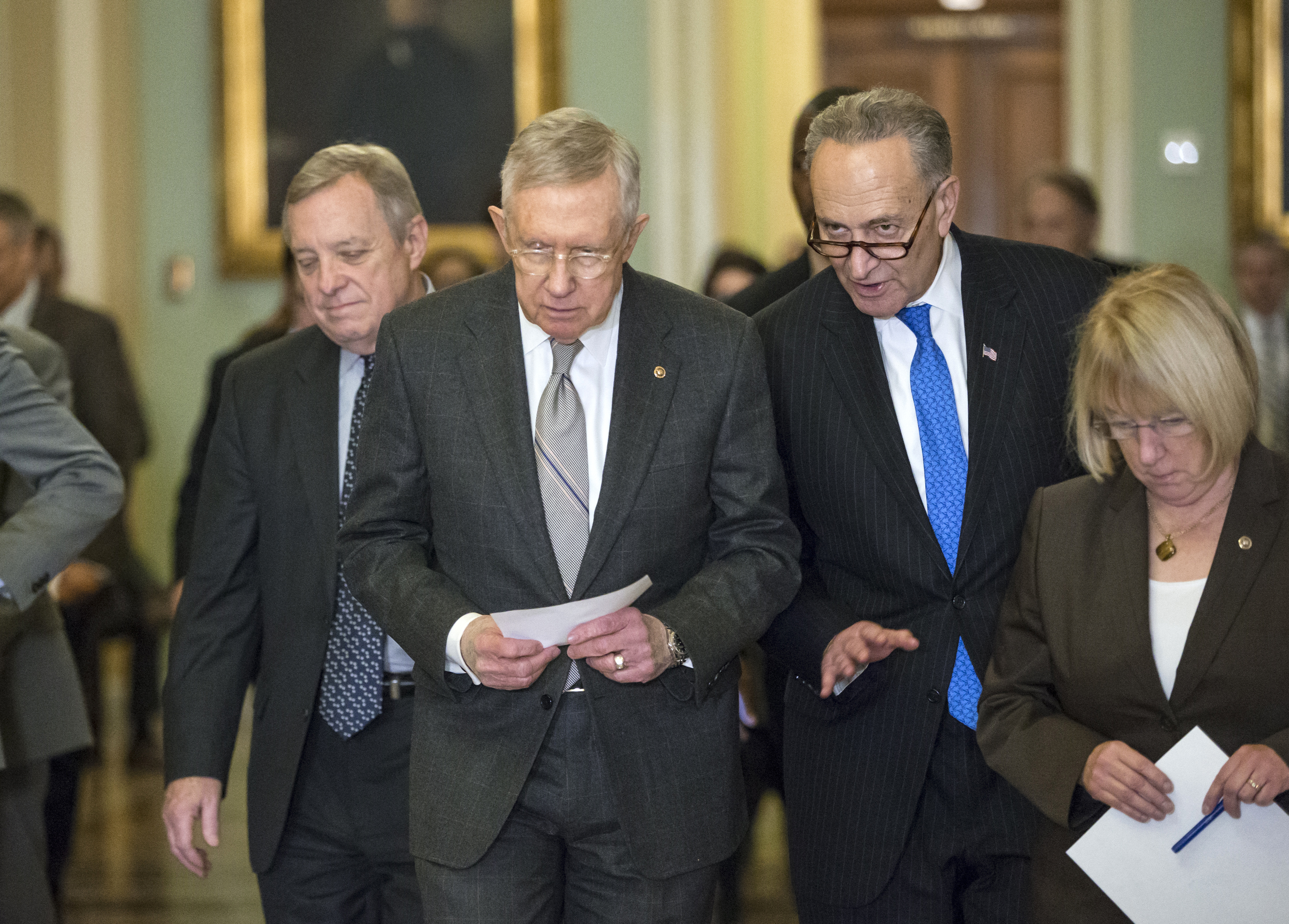 White House, lawmakers hail year-end deal on spending, taxes