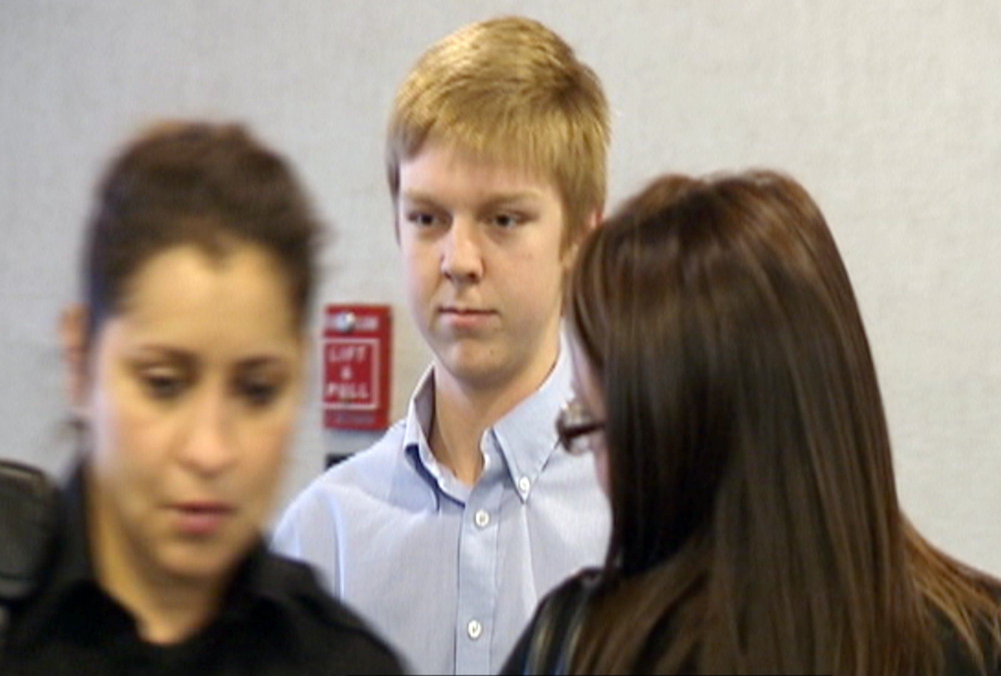 The Latest: Hundreds of leads in search for 'affluenza' teen