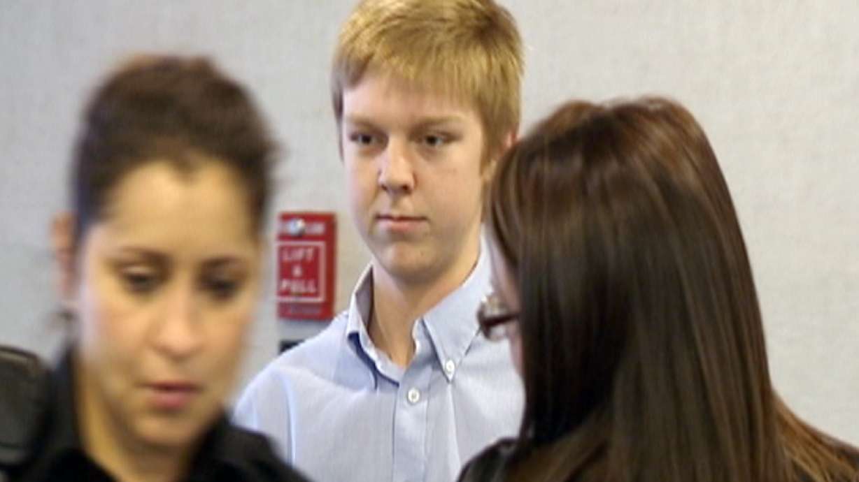 The Latest: Hundreds of leads in search for 'affluenza' teen