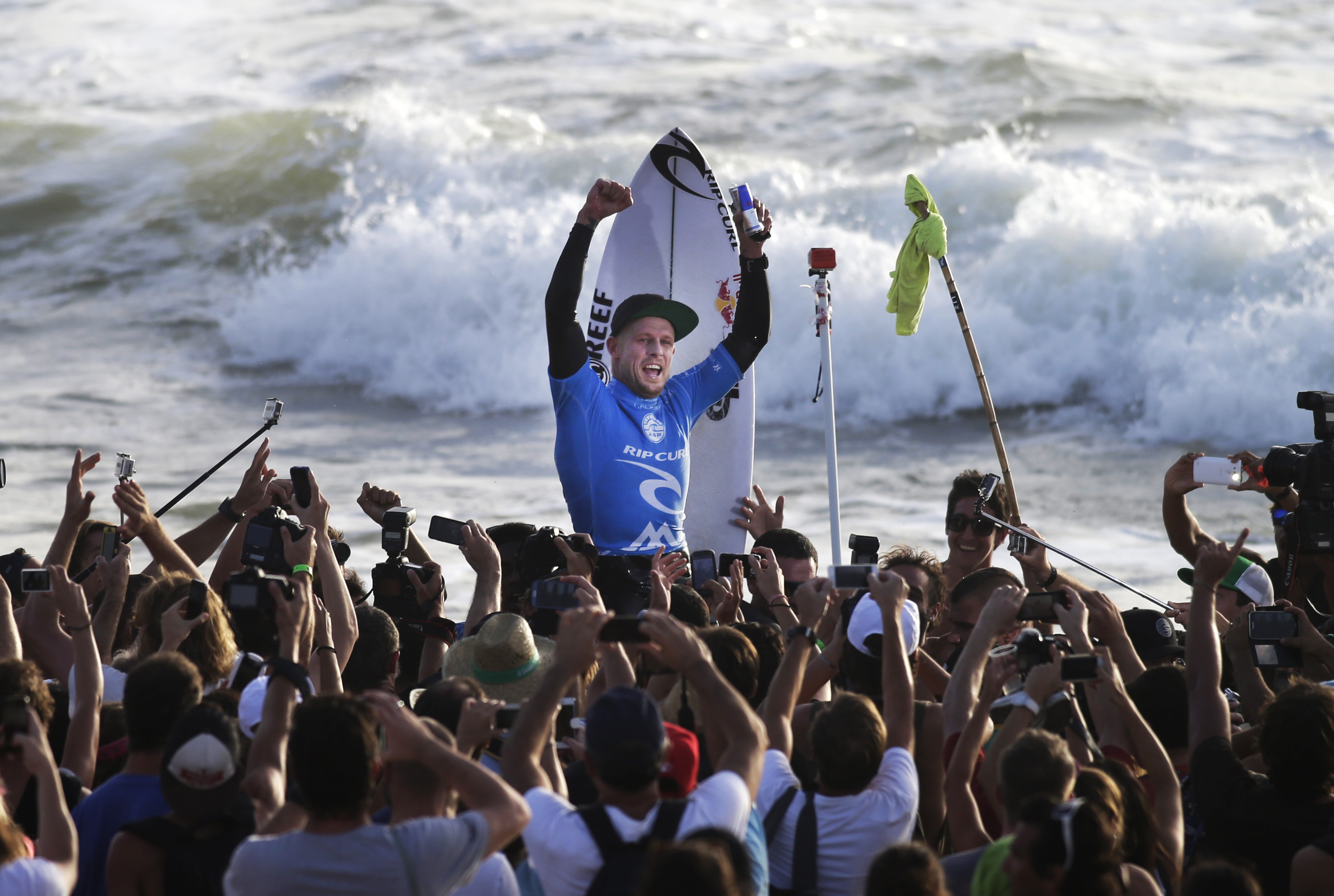 Fanning keeps competing in Hawaii despite brother's death