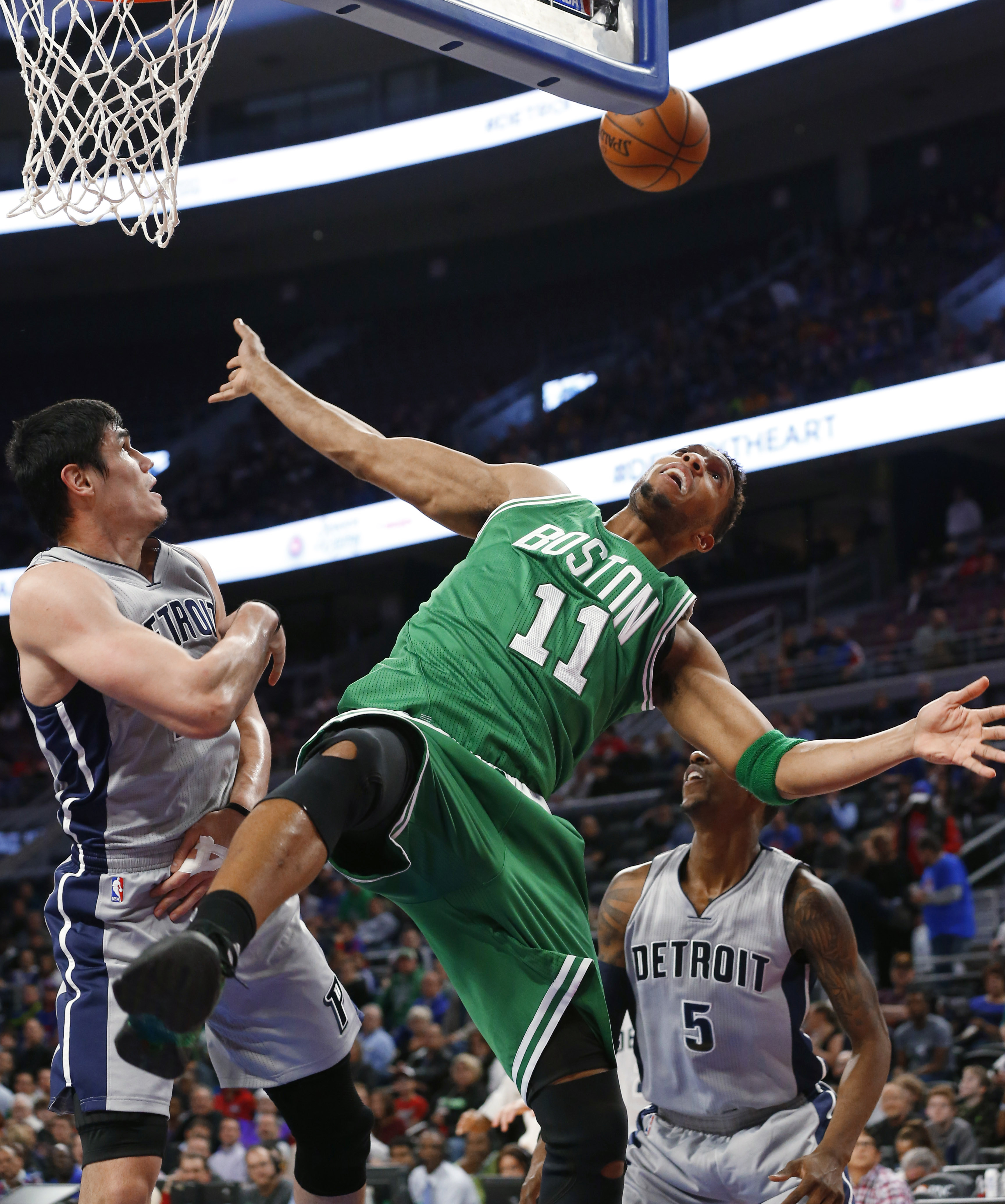 Caldwell-Pope scores 31 points, Pistons beat Celtics 119-116