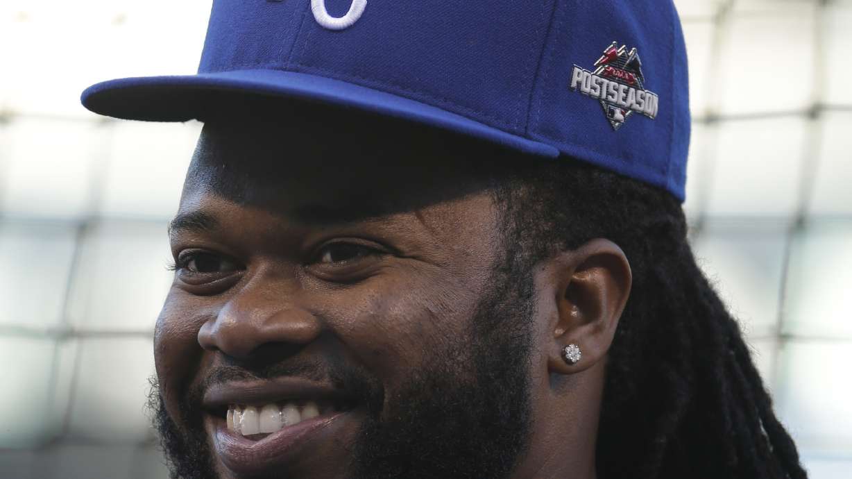 Giants finalize 6-year contract with pitcher Johnny Cueto