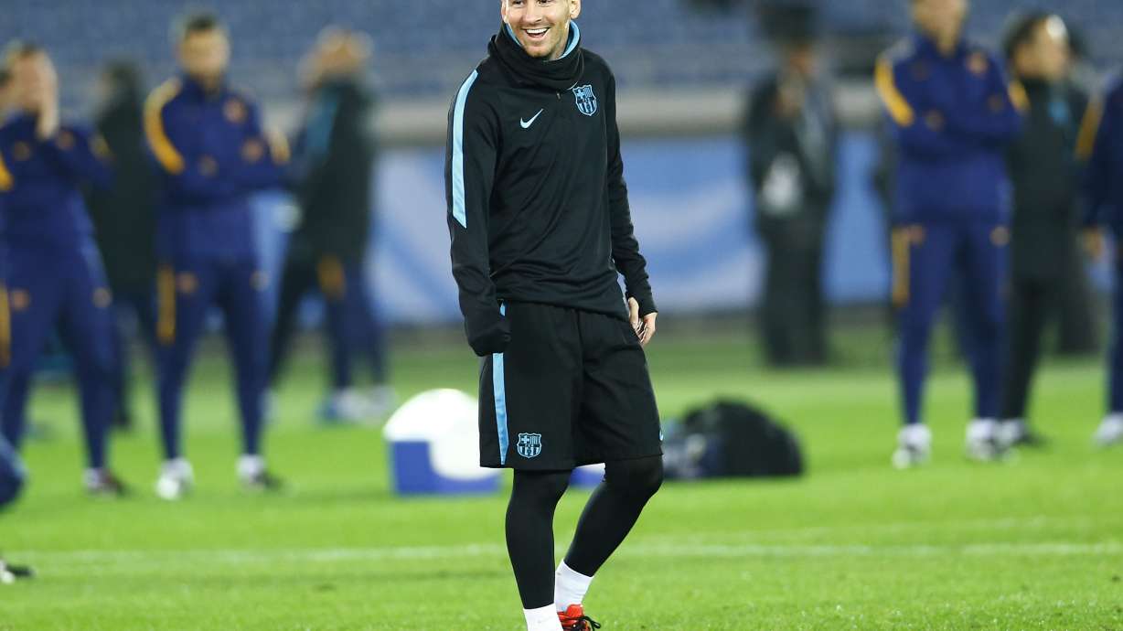 Messi out of Club World Cup semifinal with abdominal pain