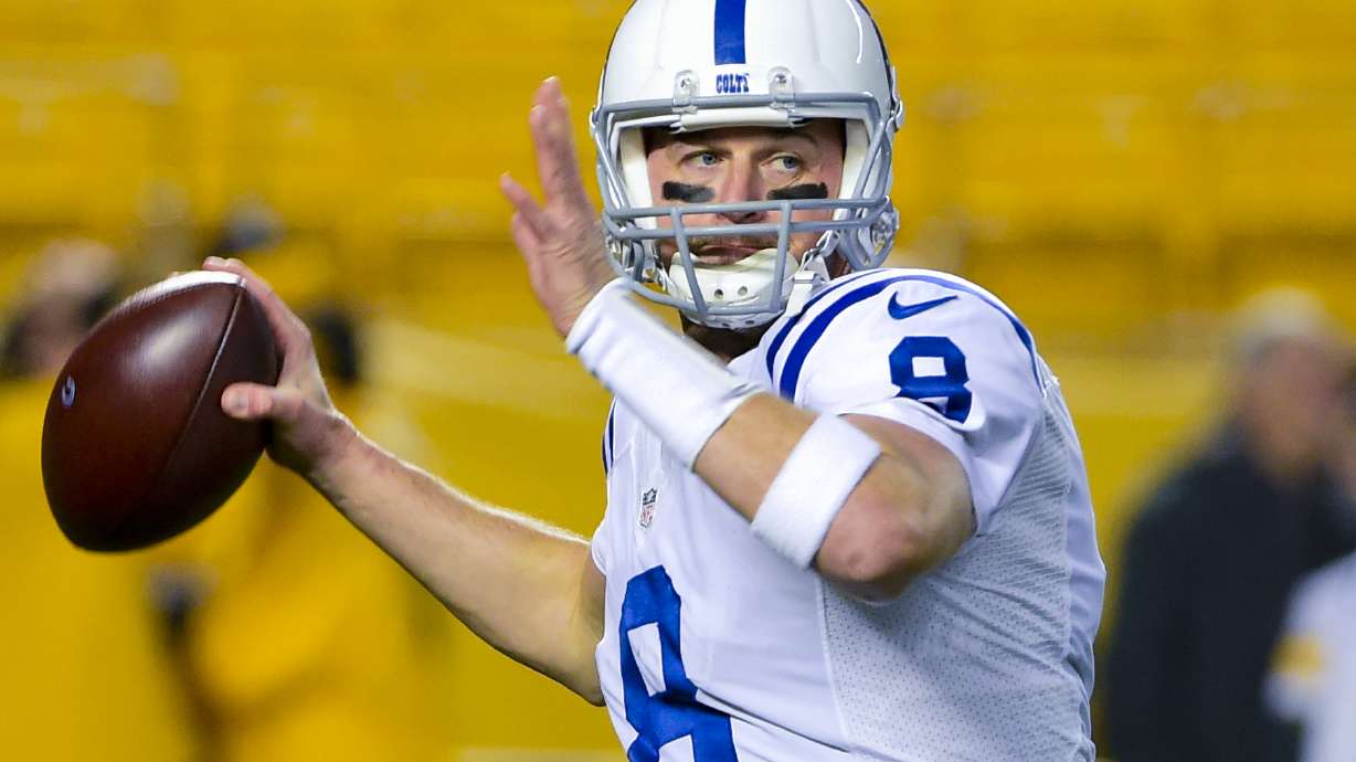 Backup quarterback Hasselbeck returns to Colts' practice