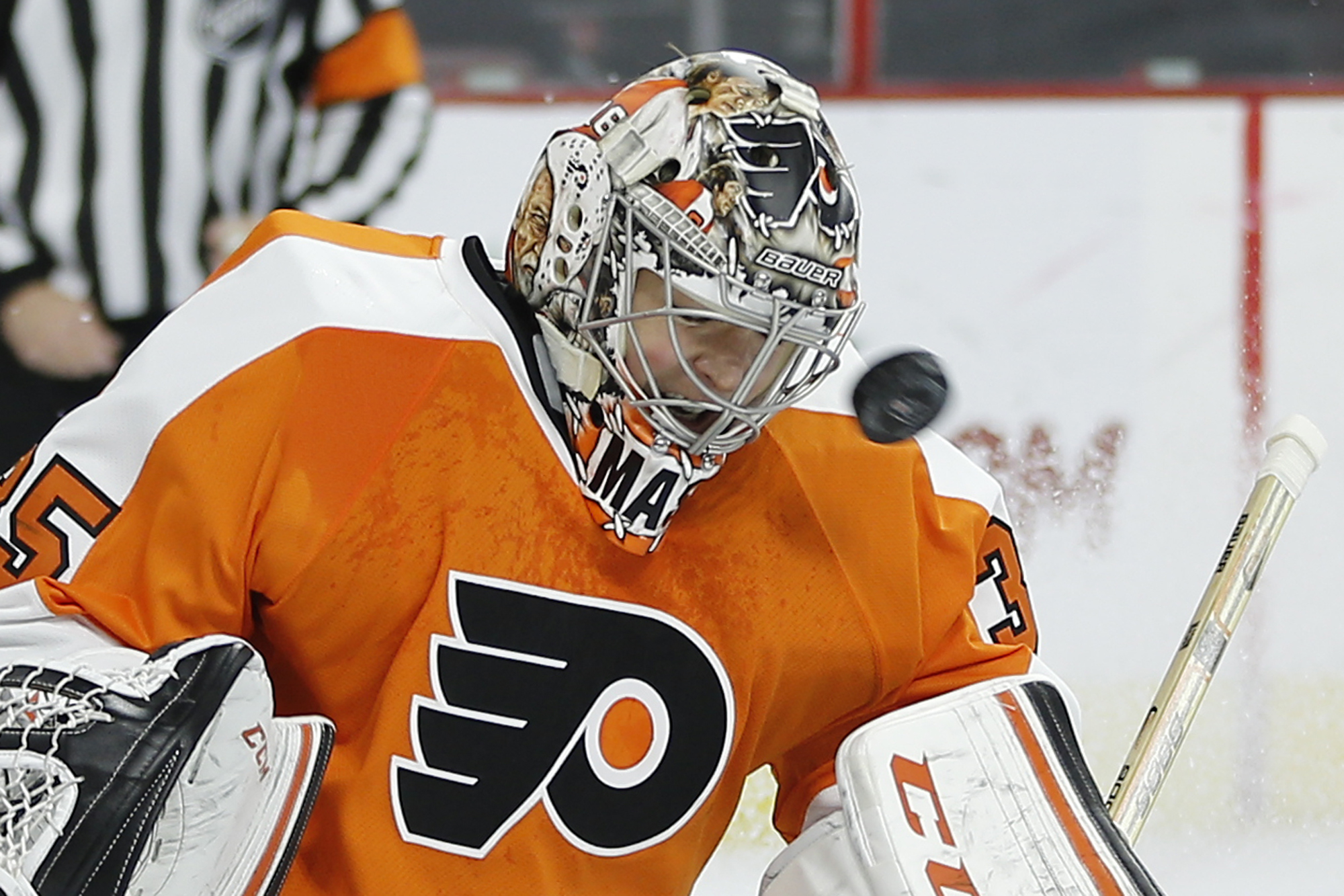 Mason makes 36 saves in Flyers 2-0 win over Canucks