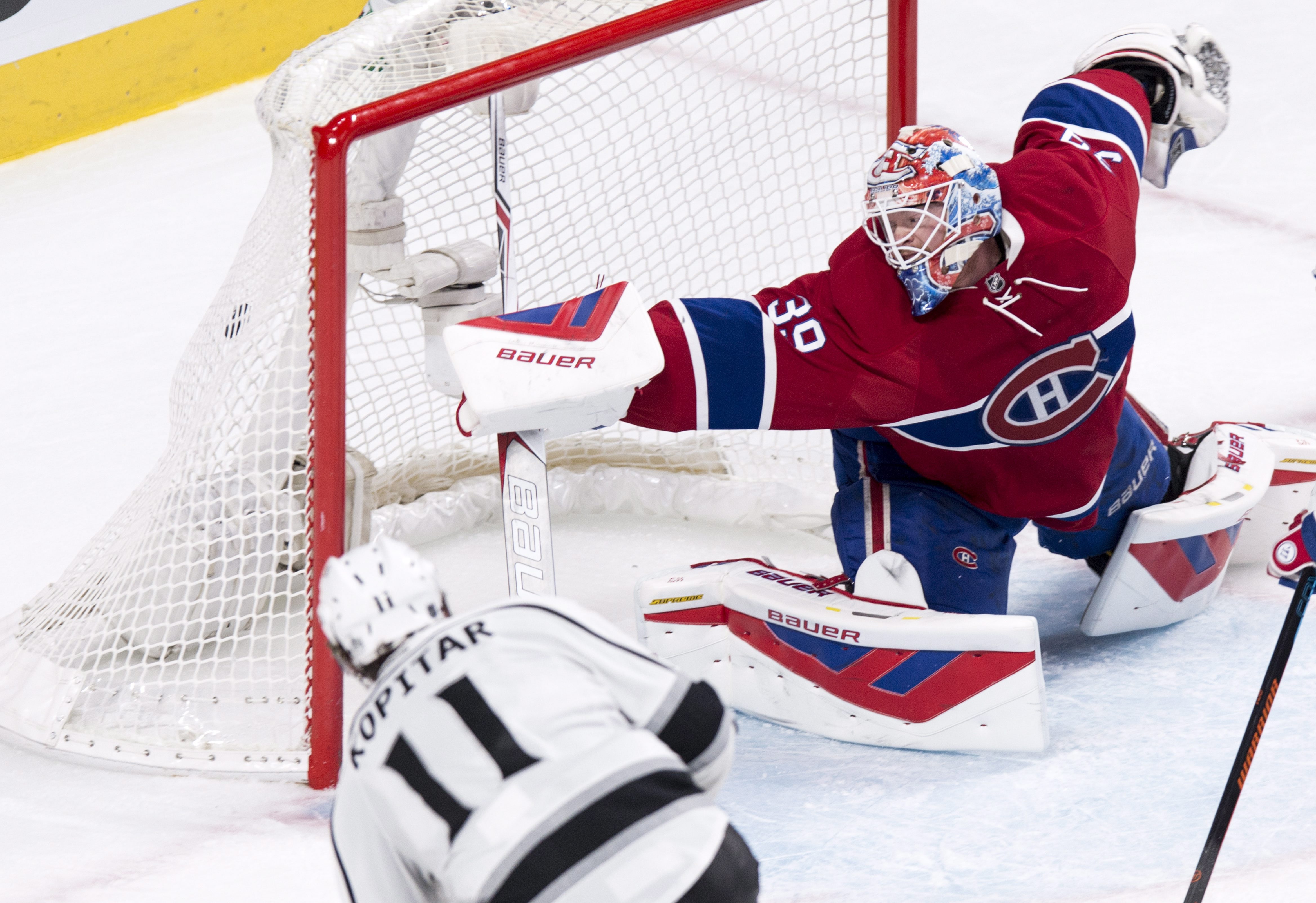 Quick makes 45 saves, Kings beat Canadiens 3-0