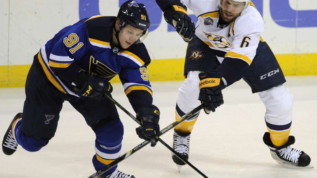 Tarasenko breaks tie, Blues beat Predators 2-1