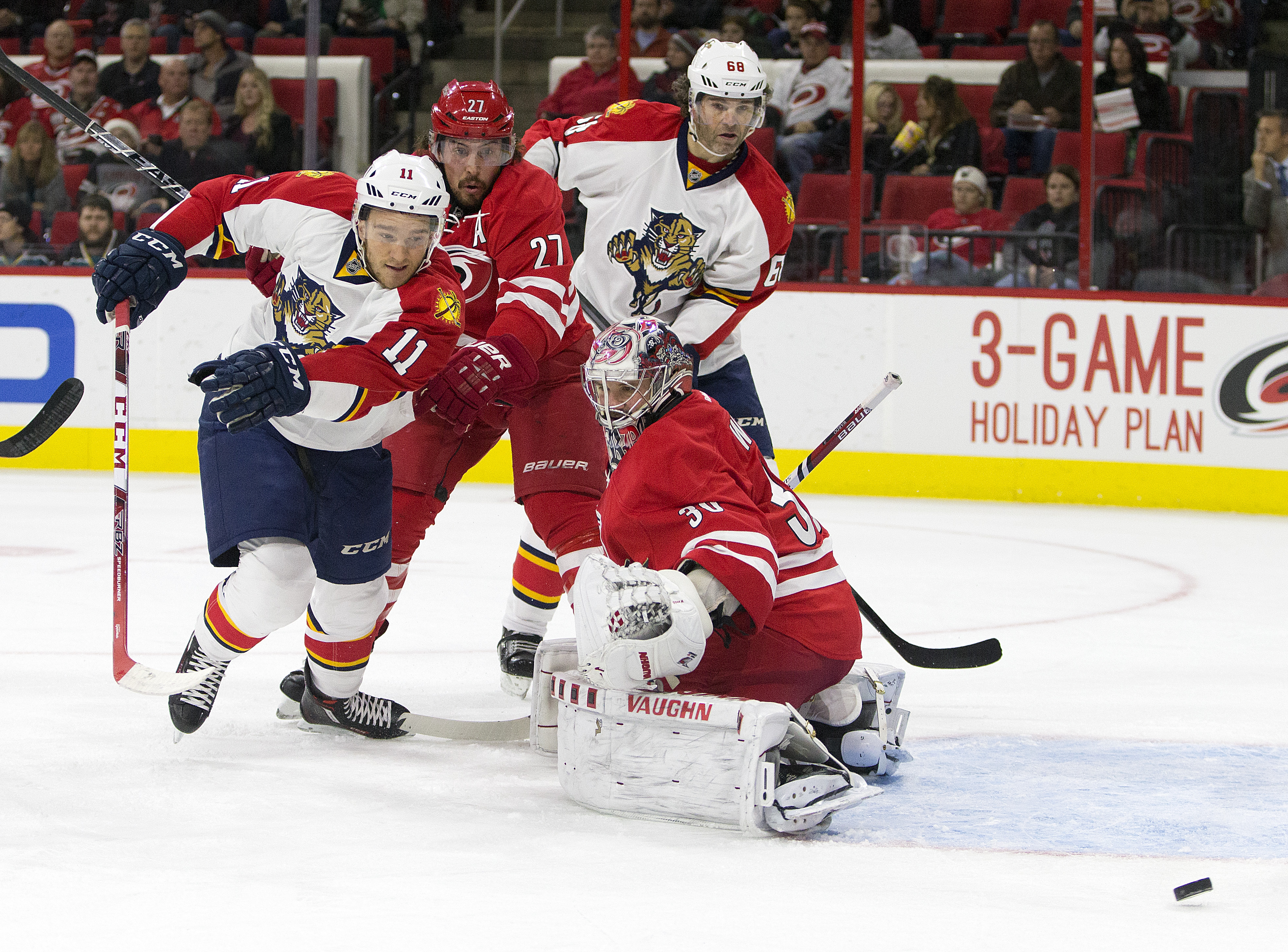 Luongo makes 24 saves, Panthers beat Hurricanes 2-0